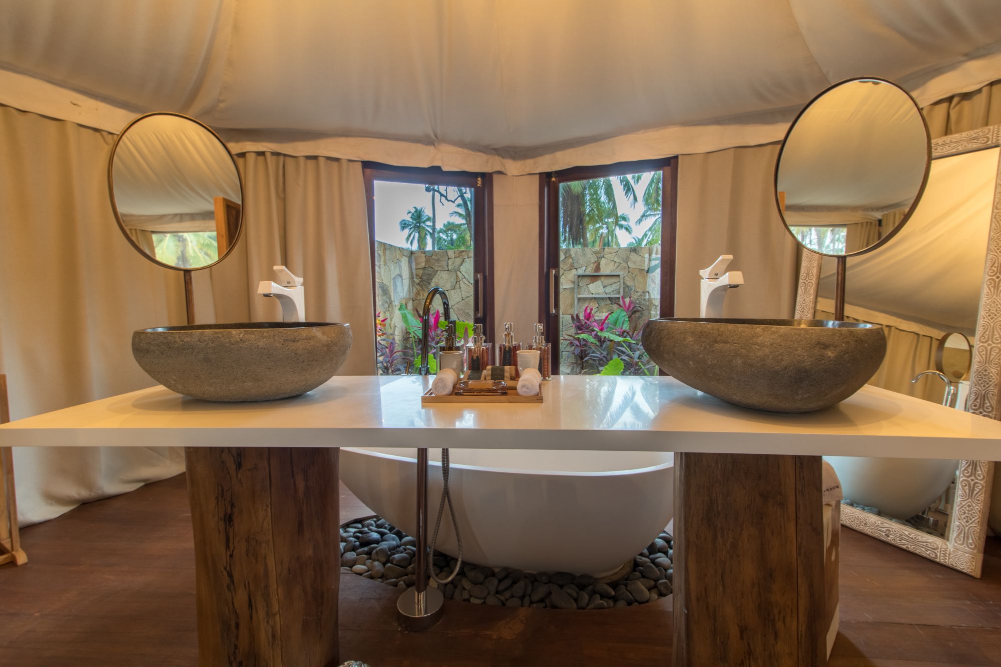 Karpaha Sands in Passekudah: Palam Beachfront Suite | Bathroom