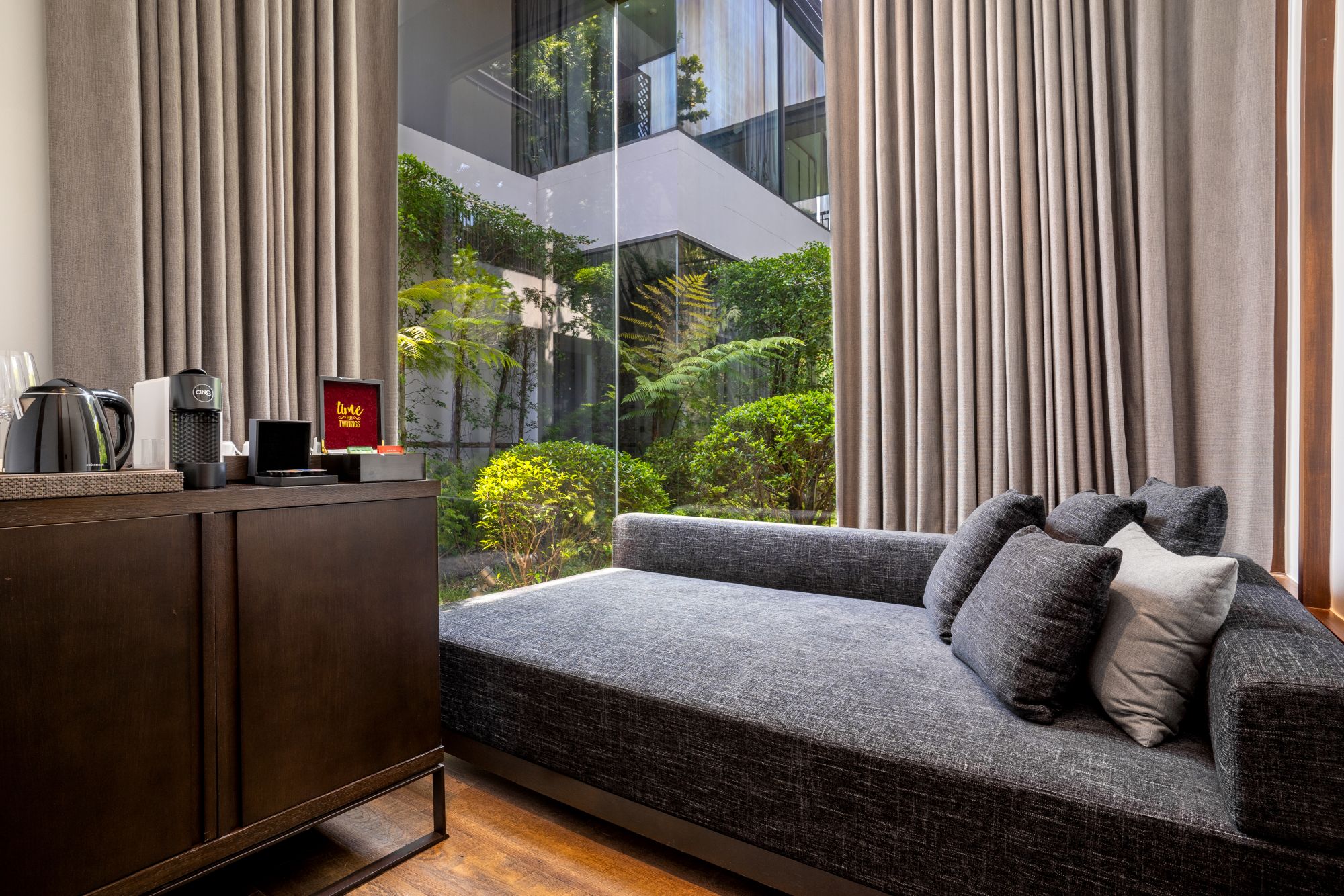 Villa Deva Resort & Hotel in Bangkok: Executive Suite Pool Access