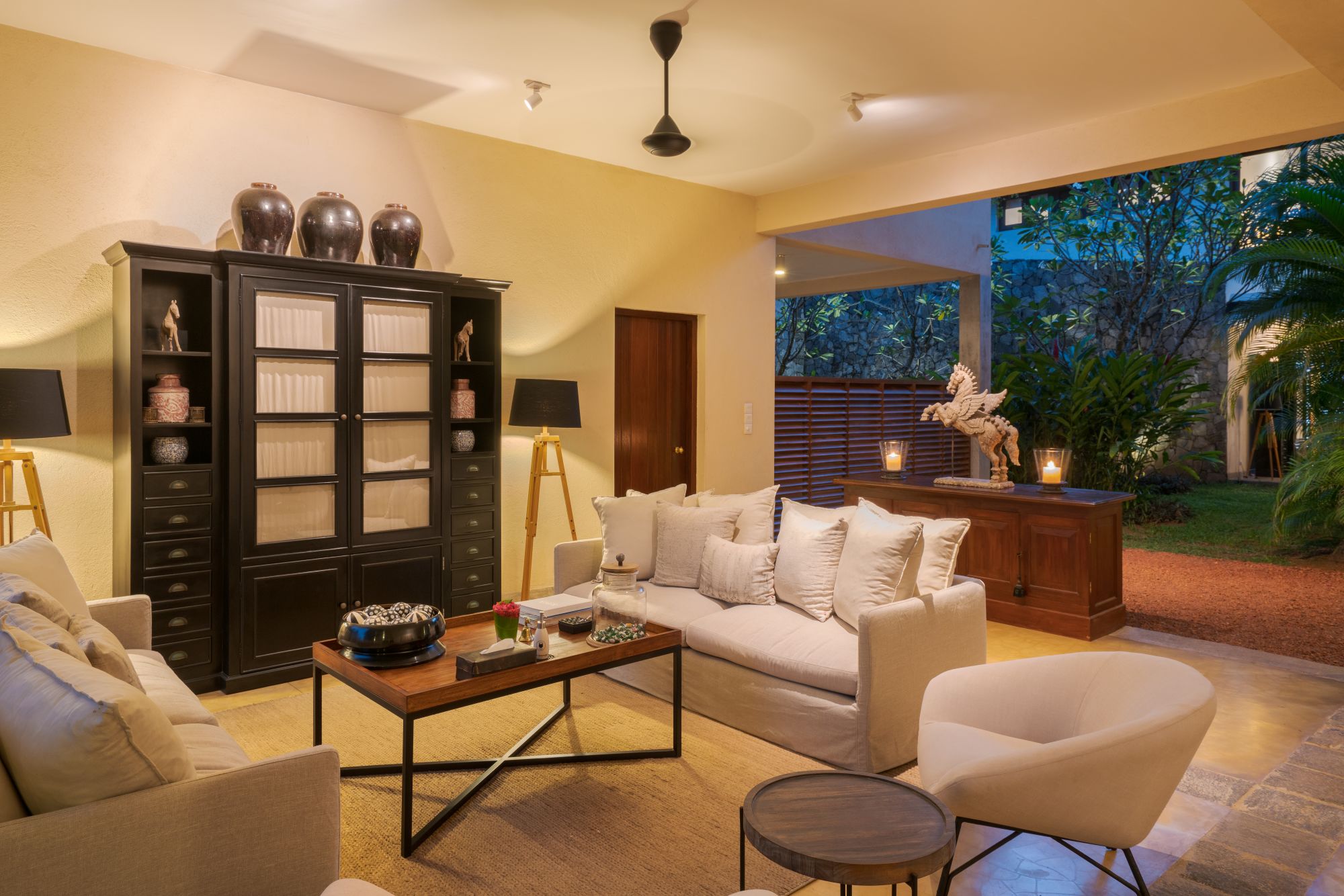 Taru Villas - The Long House in Bentota: lounge