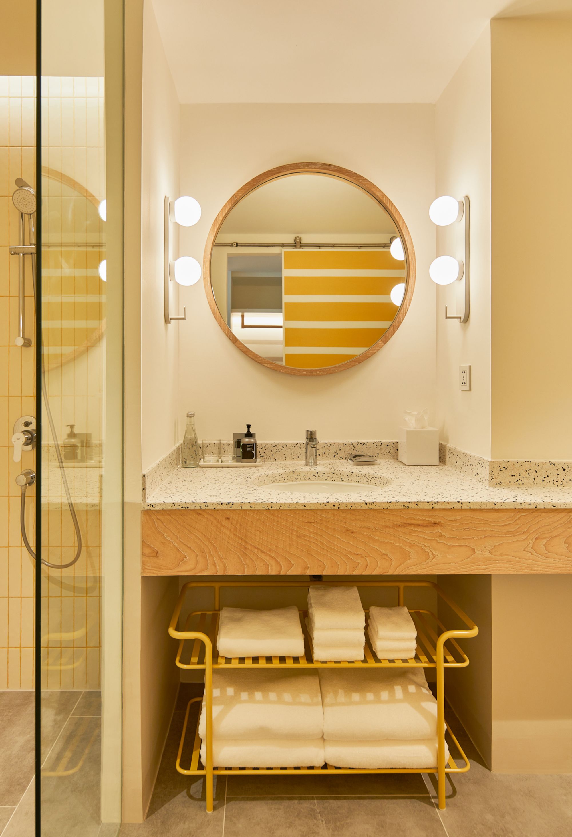The Standard, Hua Hin: Standard King | Superior King | Bathroom