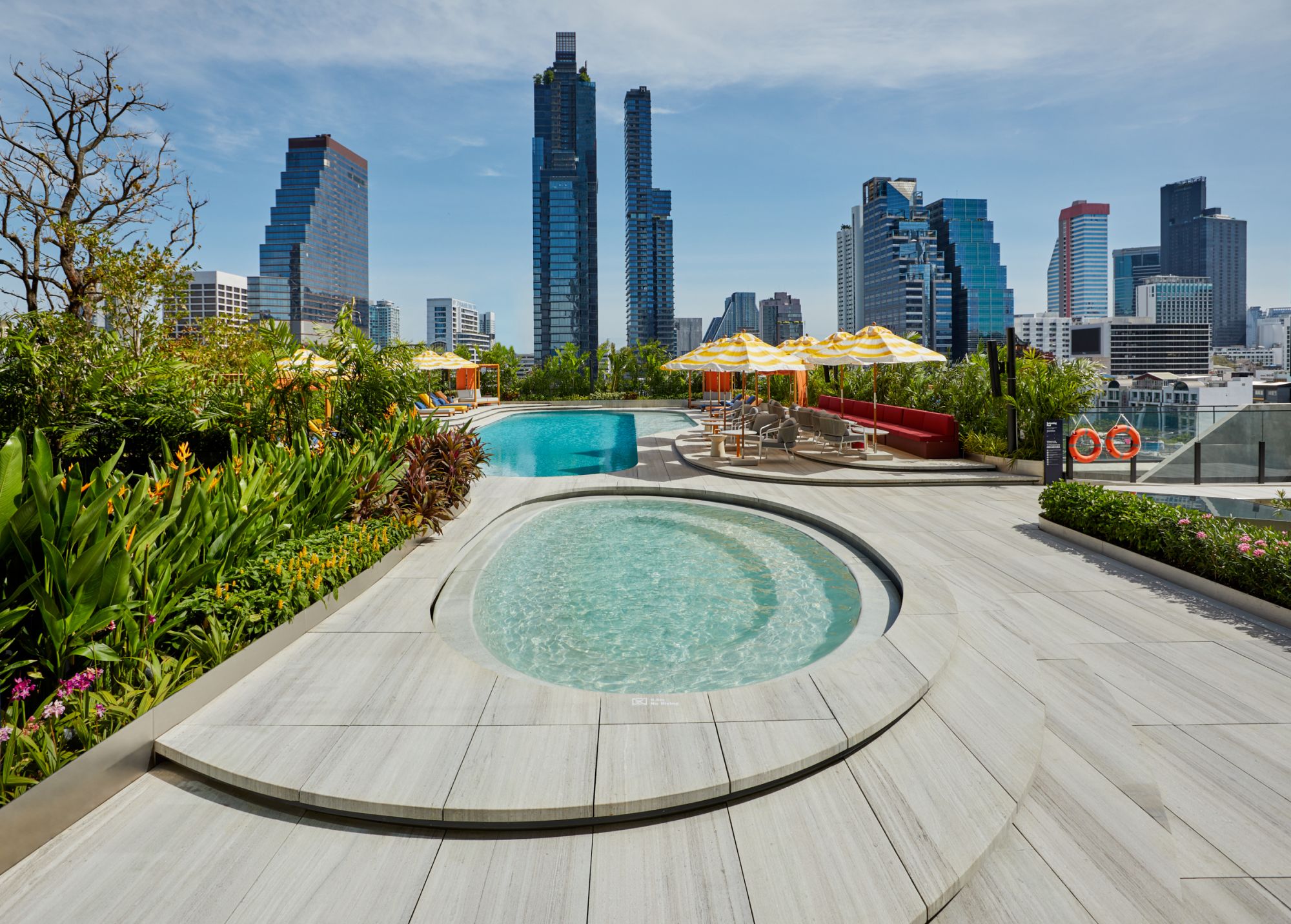 The Standard, Bangkok Mahanakhon: Pool with Whirlpool