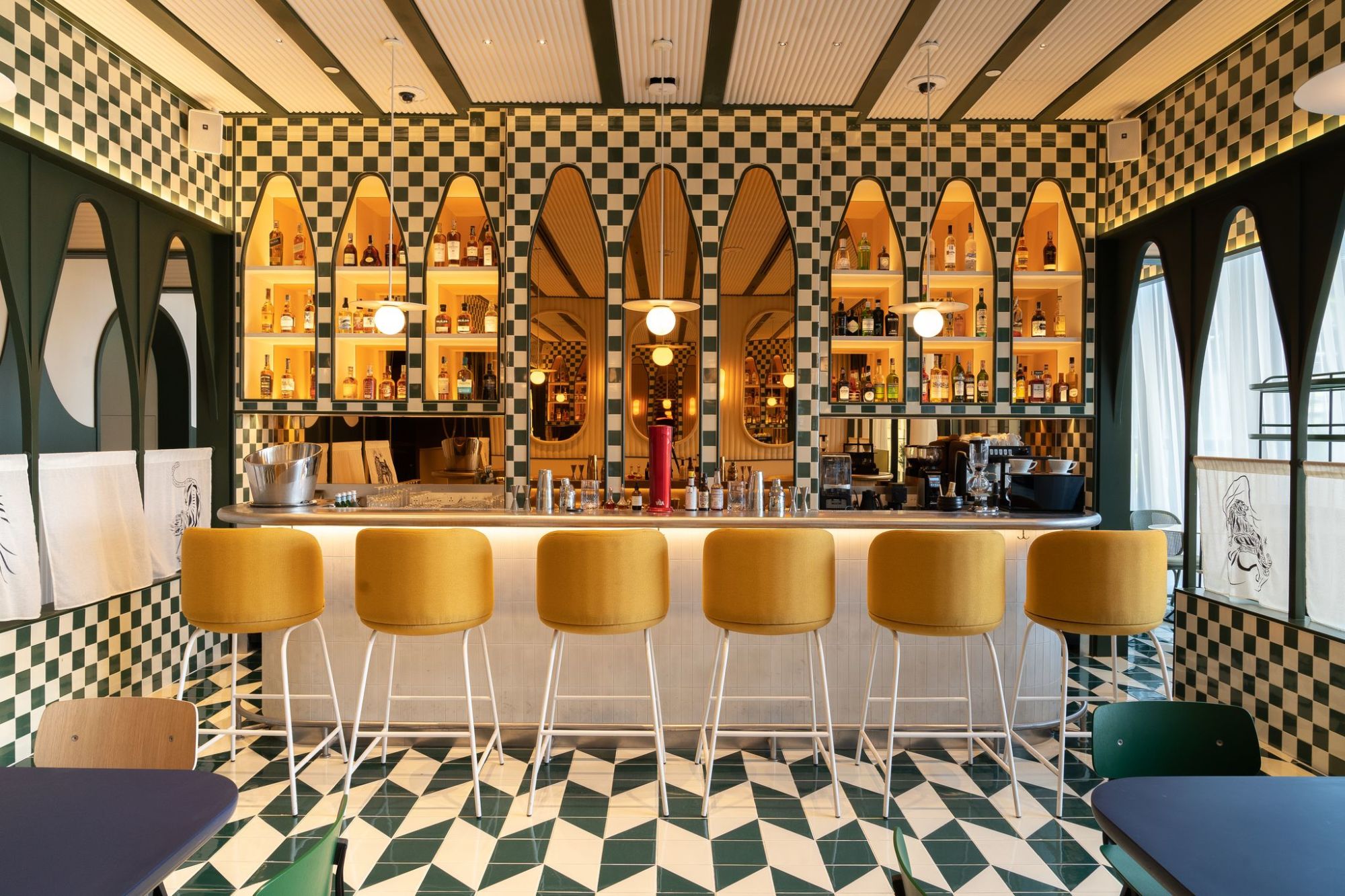 The Standard, Bangkok Mahanakhon: The Standard Grill Café
