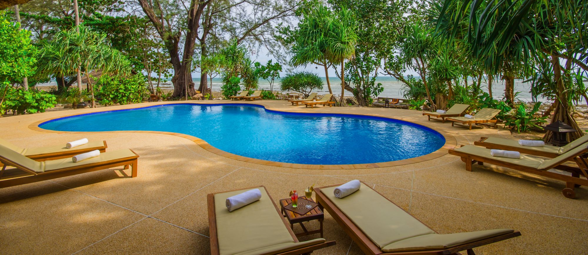 Koh Jum Beach Villas à Ko Jum: Main Swimming Pool