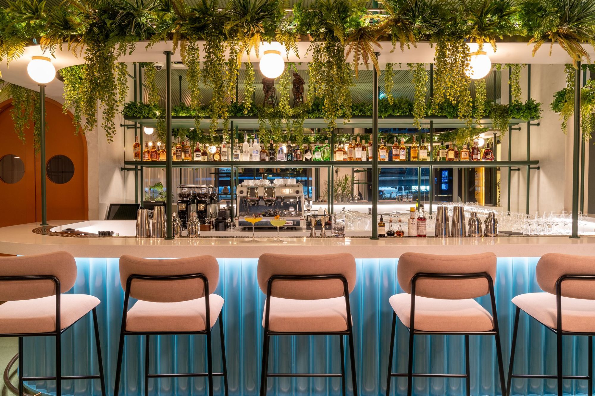 The Standard, Bangkok Mahanakhon: The Parlor Restaurant