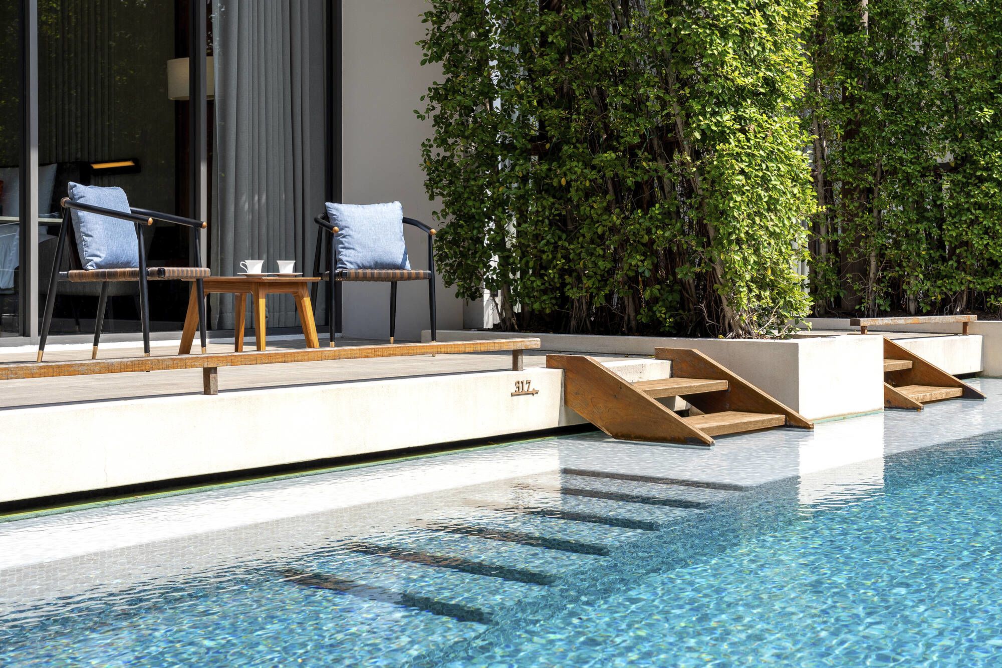 Villa Deva Resort & Hotel in Bangkok: Executive Suite Pool Access