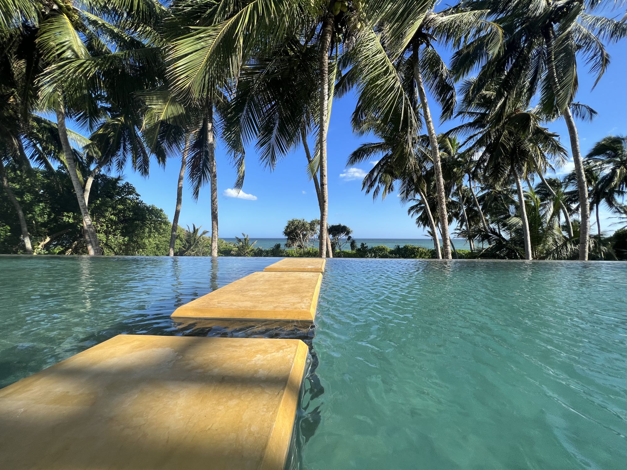 Buckingham Place in Tangalle: Pool 4