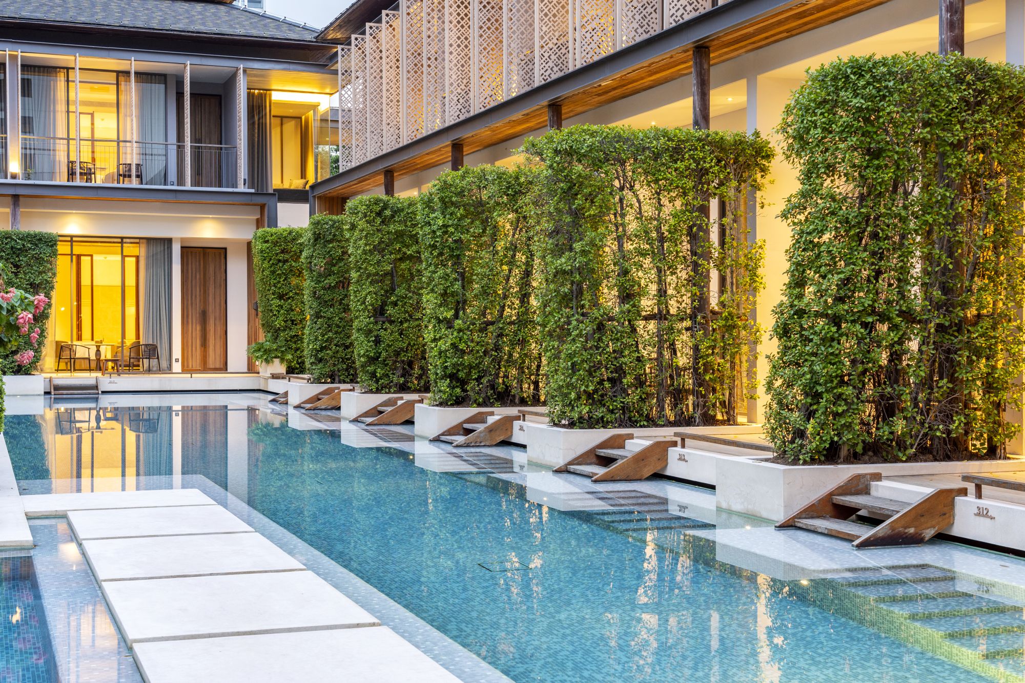 Villa Deva Resort & Hotel in Bangkok: Pool Access