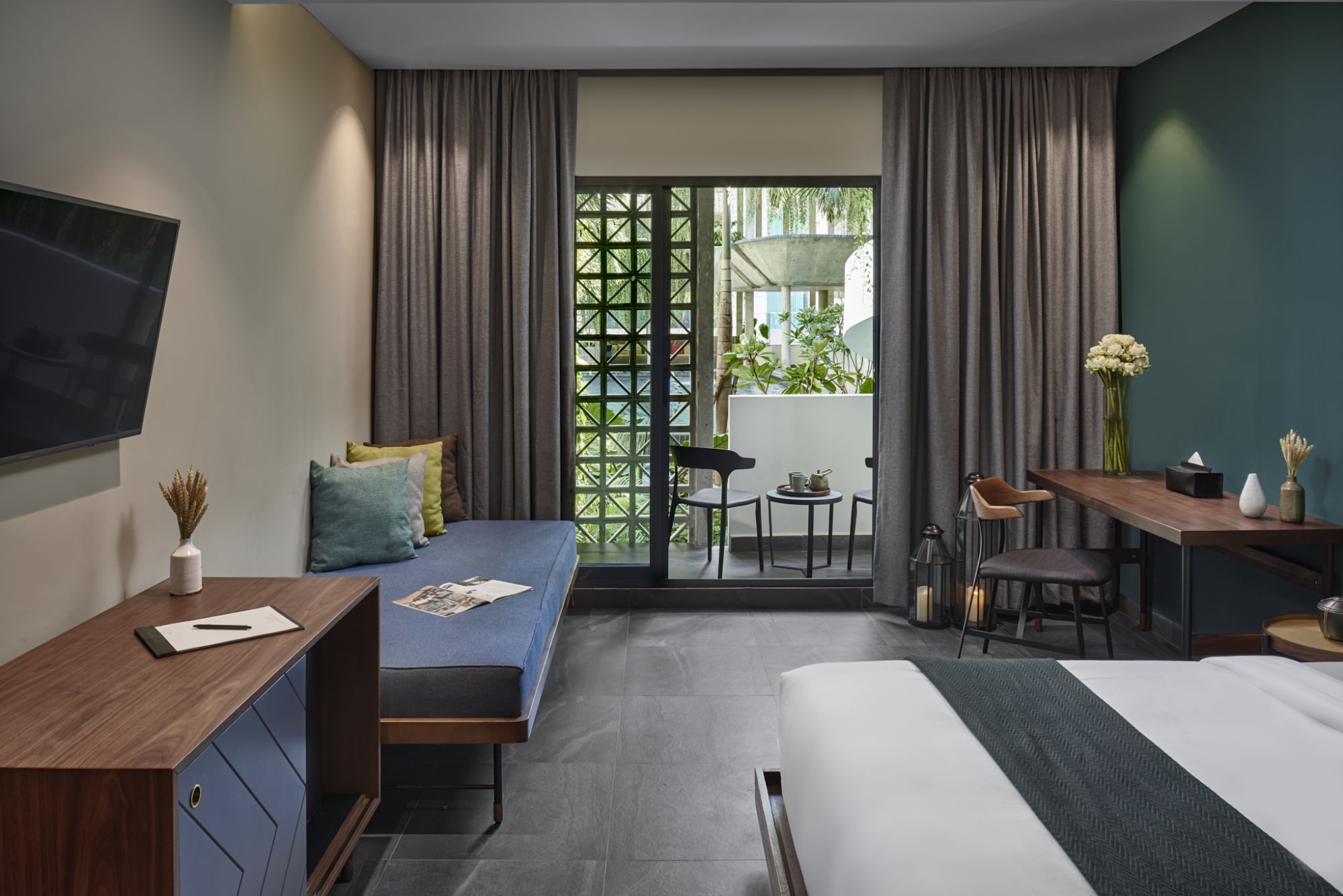 Baitong Hotel & Resort à Phnom Penh:  Deluxe Pool View