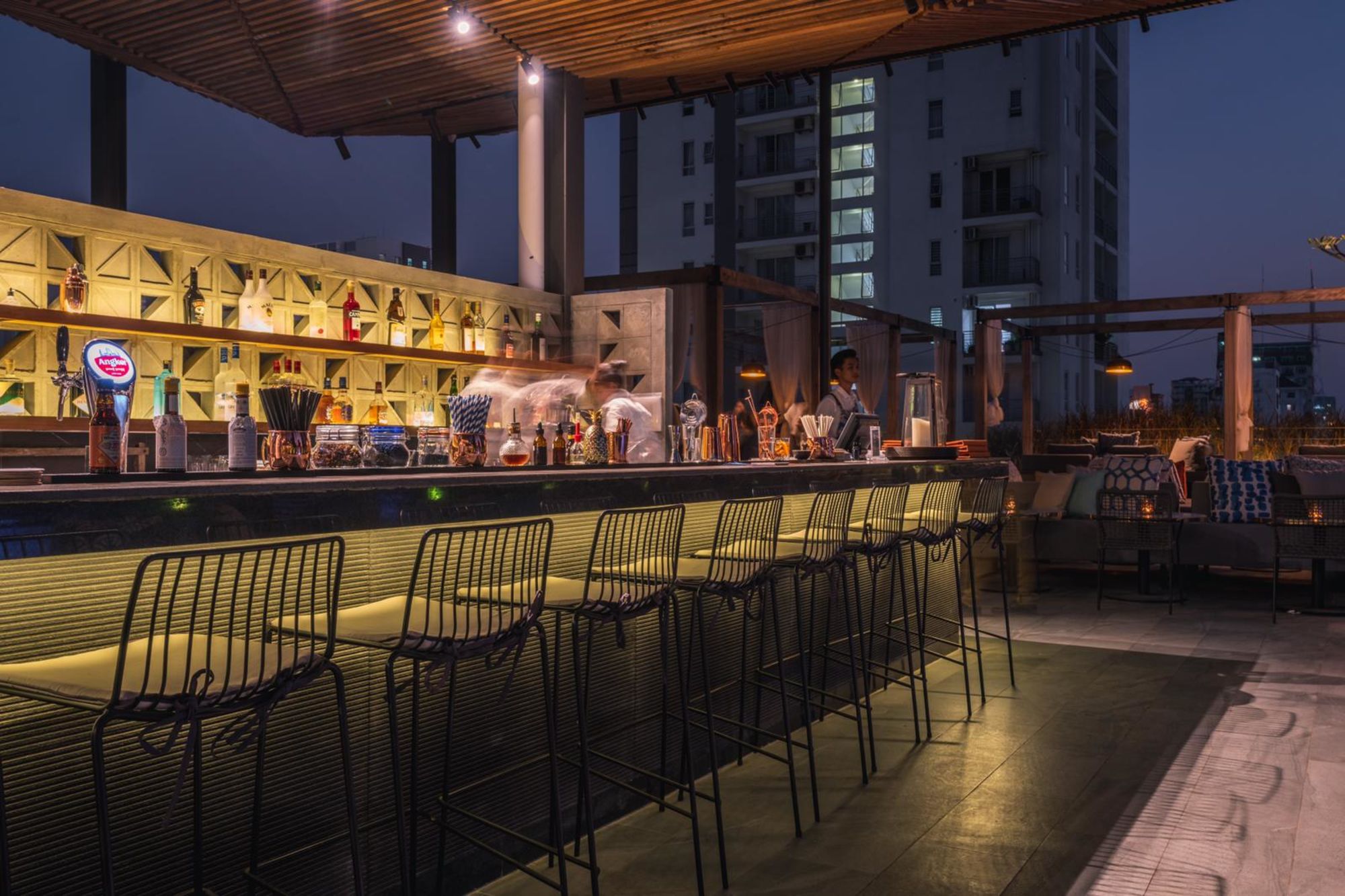 Baitong Hotel & Resort à Phnom Penh:  Lantern Restaurant & Bar