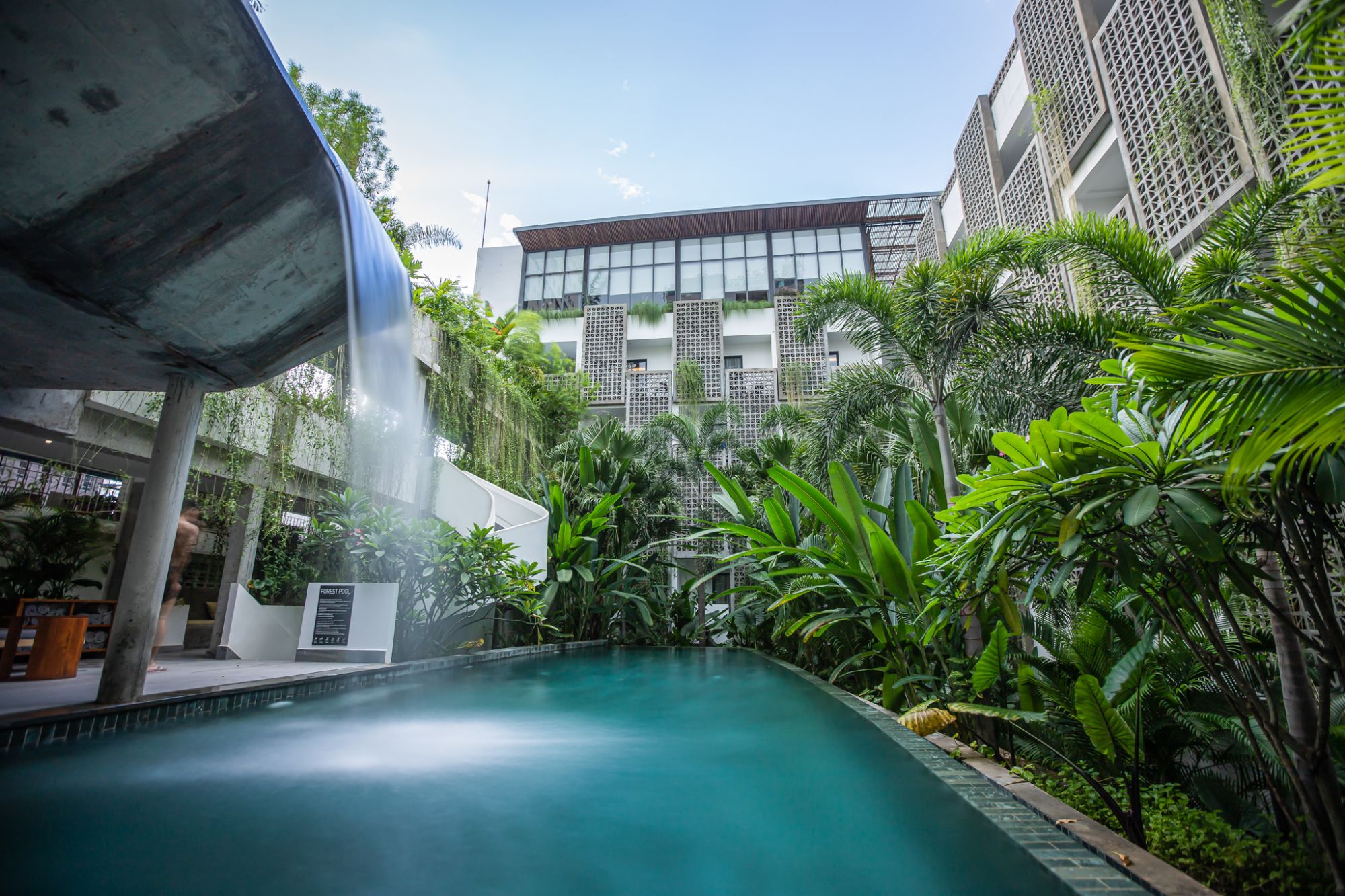 Baitong Hotel & Resort à Phnom Penh:  Forest swimmingpool