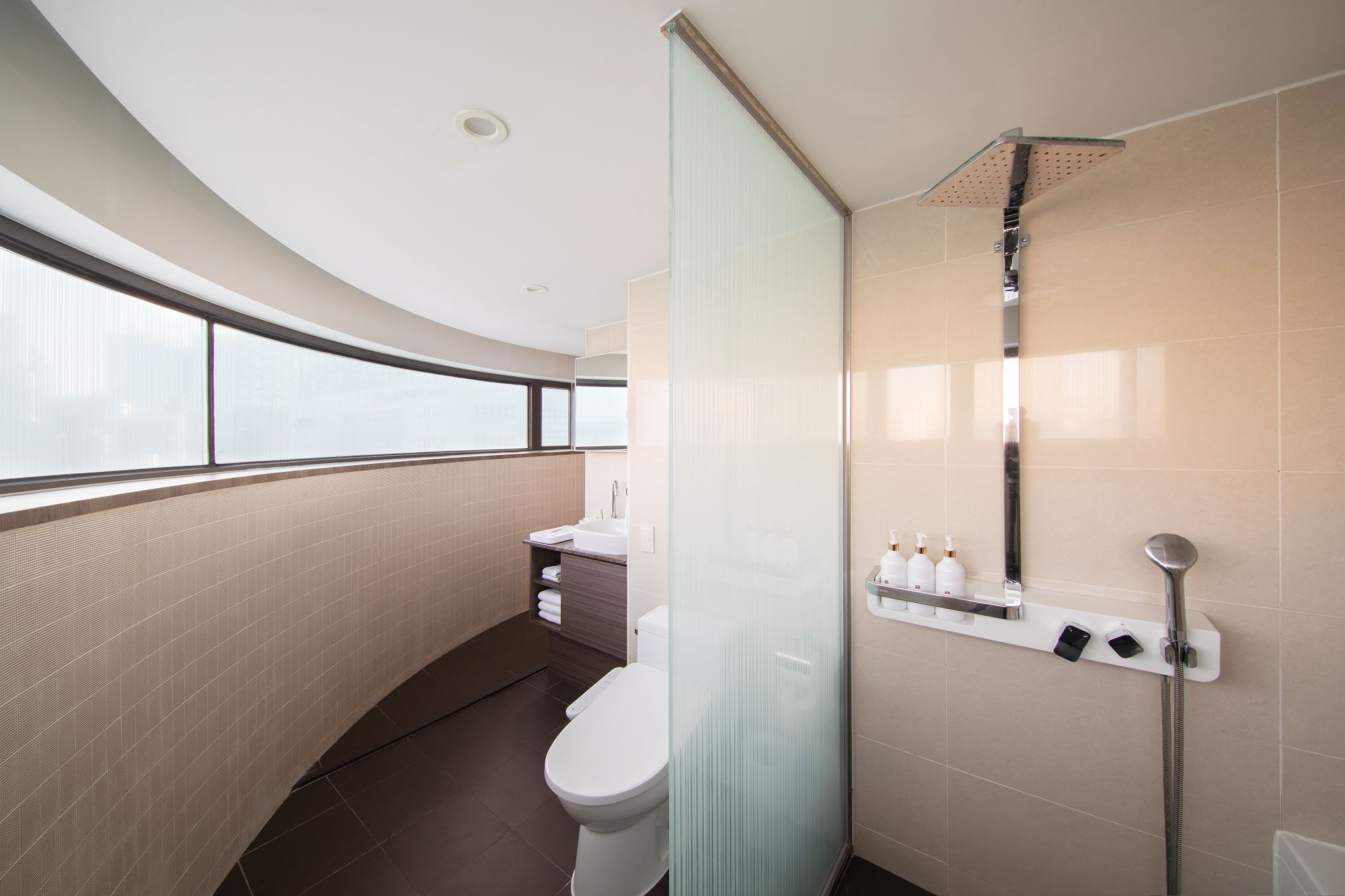Amid Hotel Seoul à Séoul: Standard triple bathroom