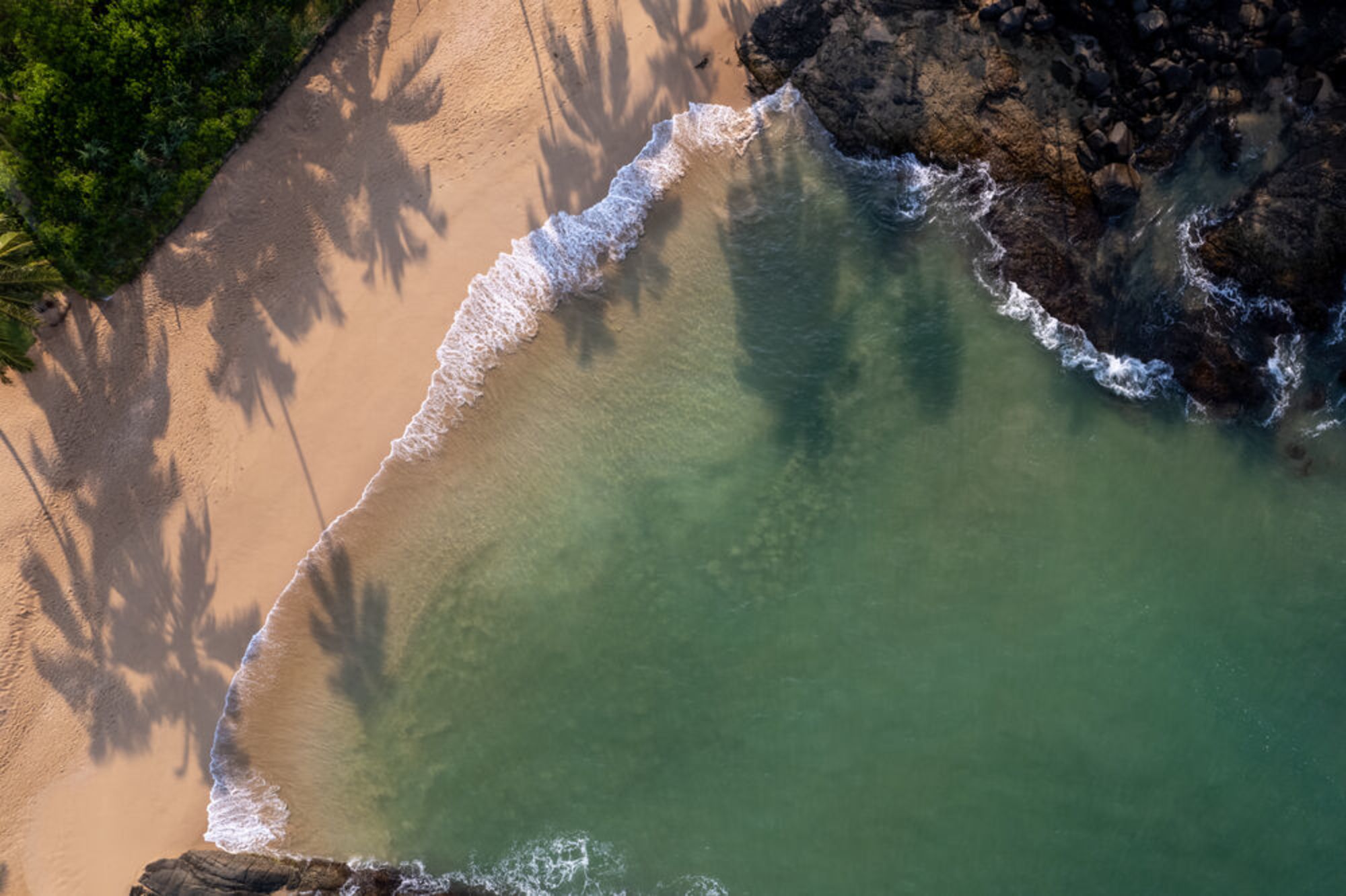 Ahu Bay in Ahungalla: aerial shot