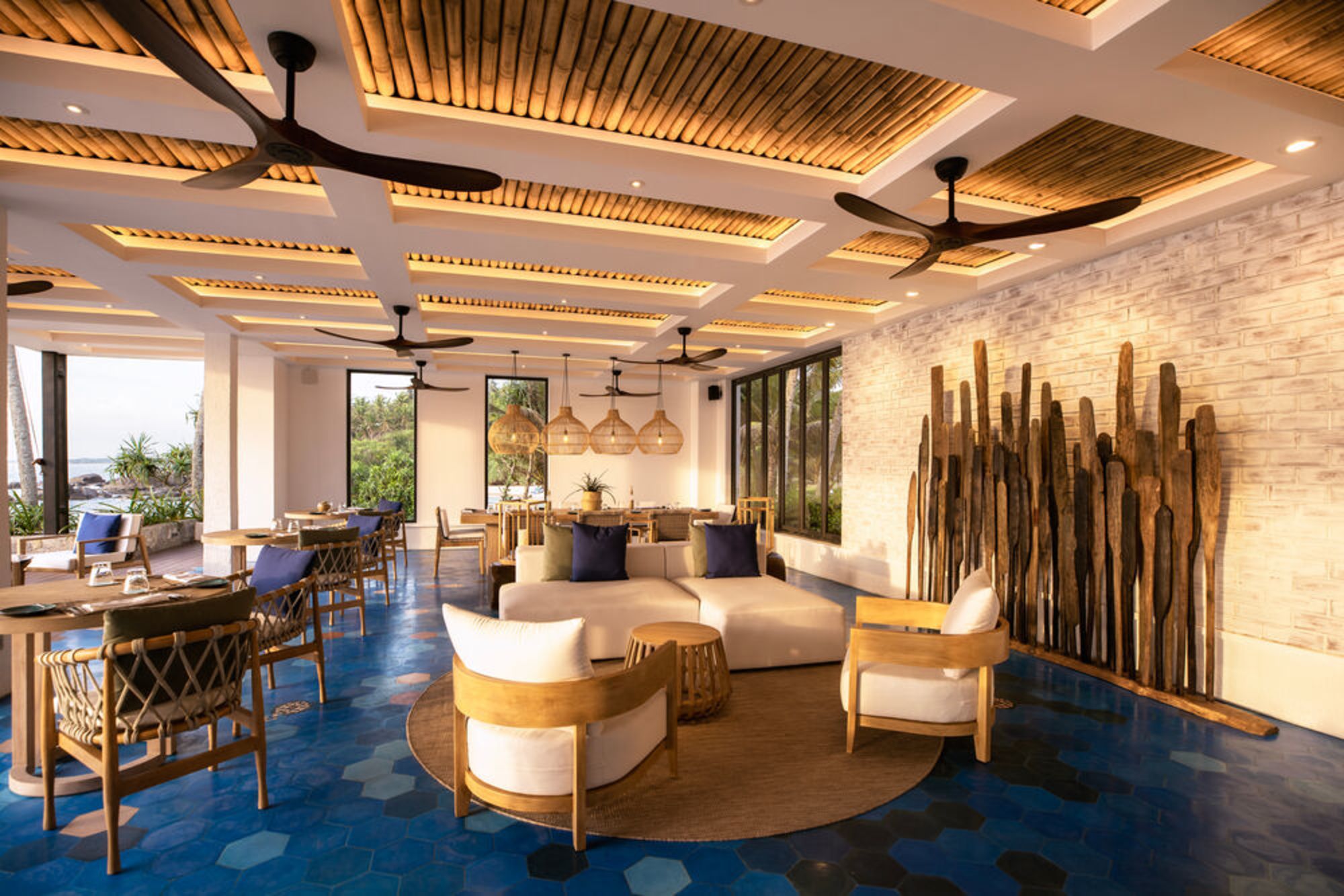 Ahu Bay in Ahungalla: restaurant
