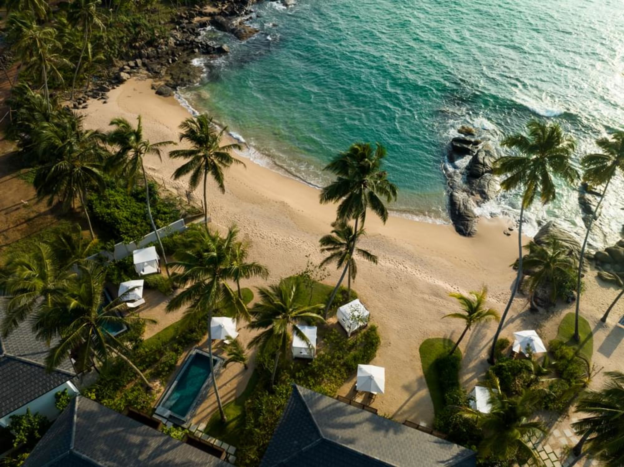 Ahu Bay in Ahungalla: aerial view