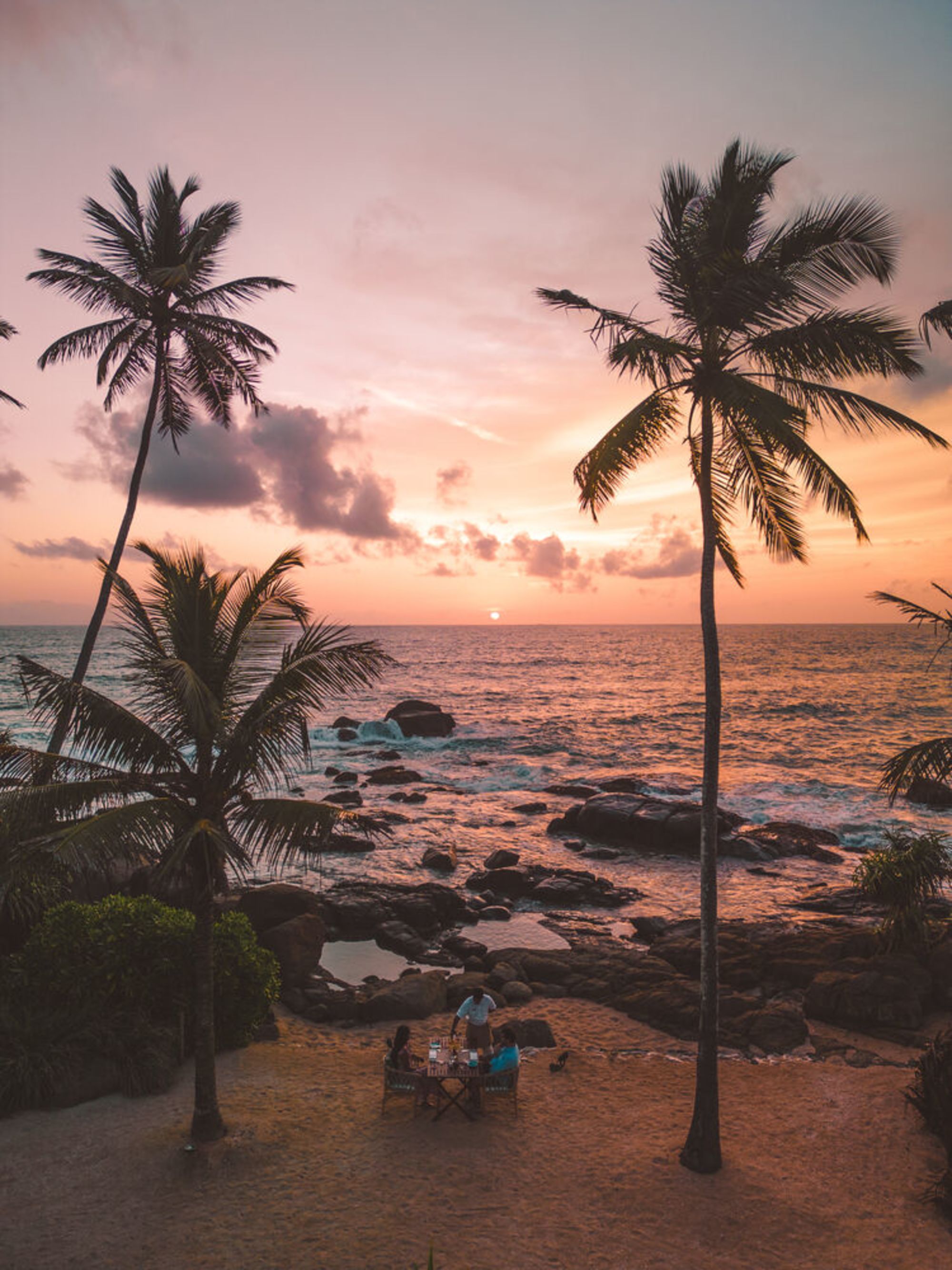 Ahu Bay in Ahungalla: beach: beach: sunset