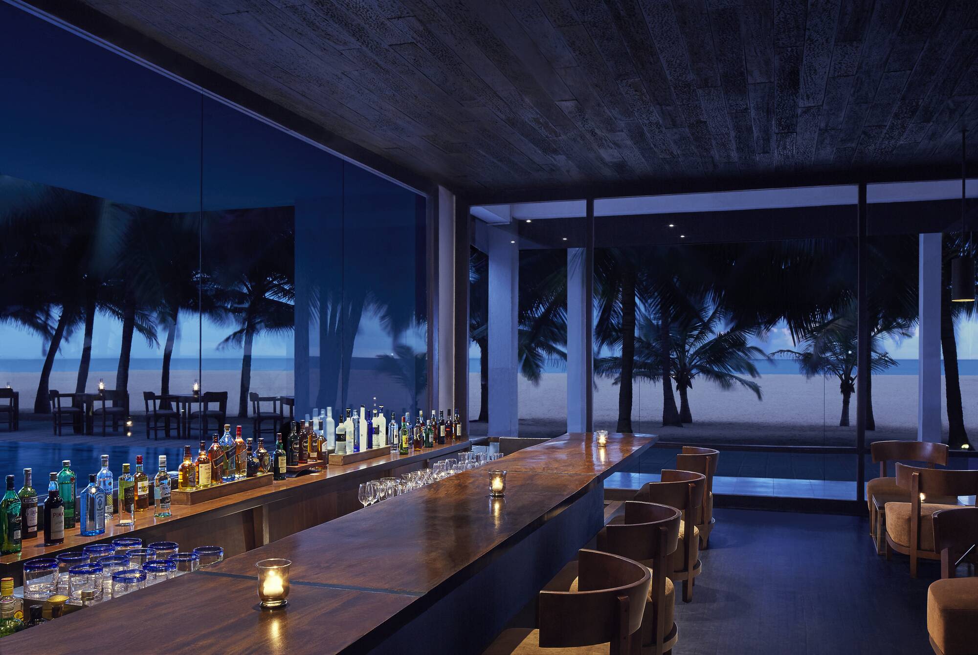 Jetwing Blue in Negombo: Float Bar