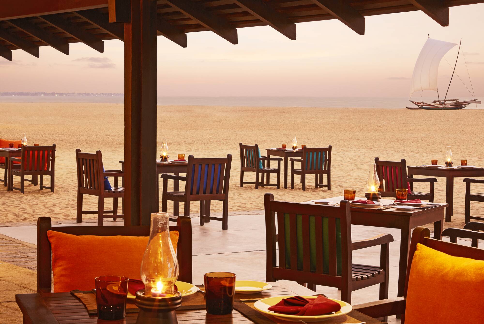 Jetwing Blue in Negombo: Centre Point Grill & Bar