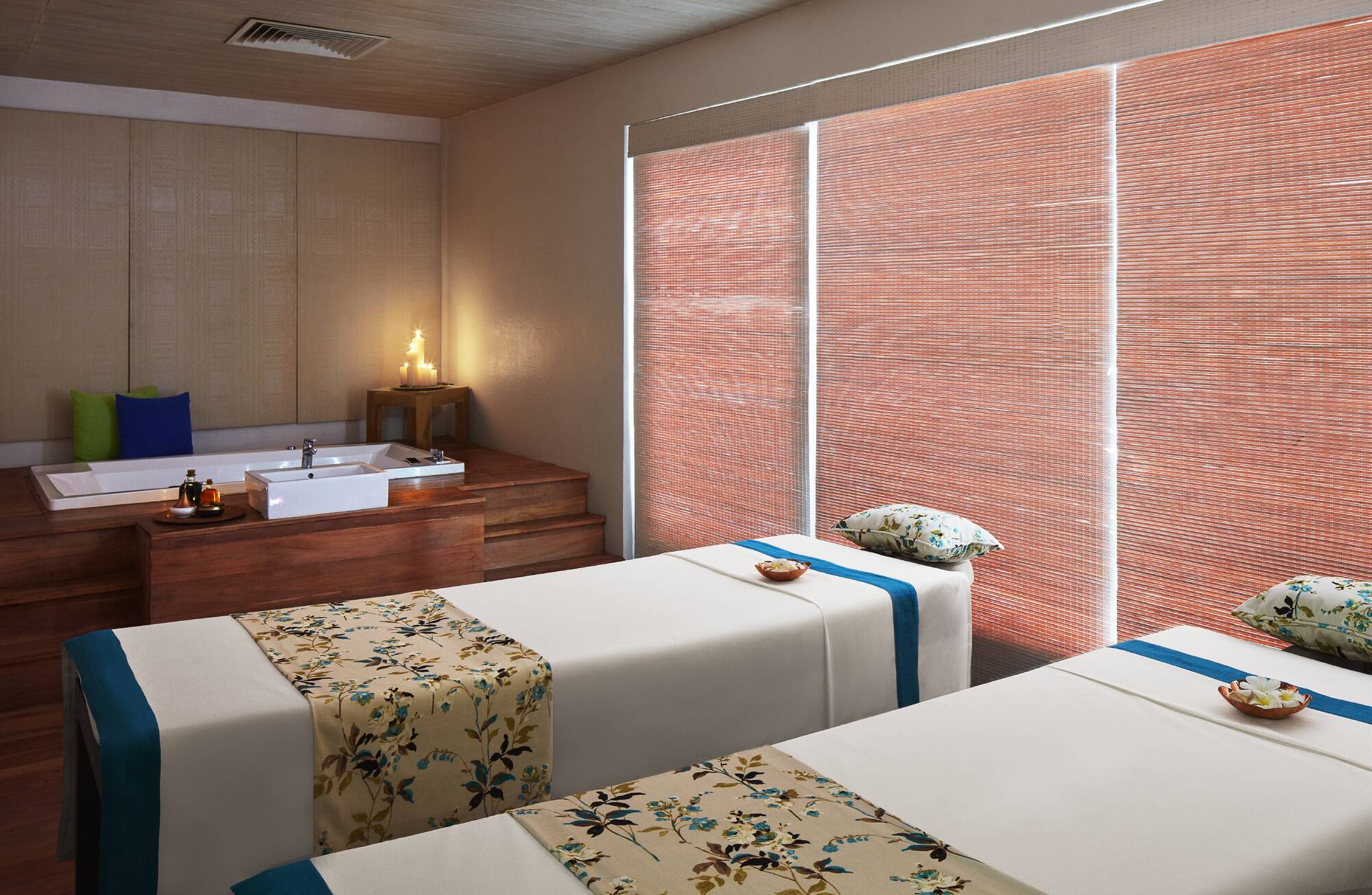 Jetwing Blue in Negombo: Spa | Couples Room