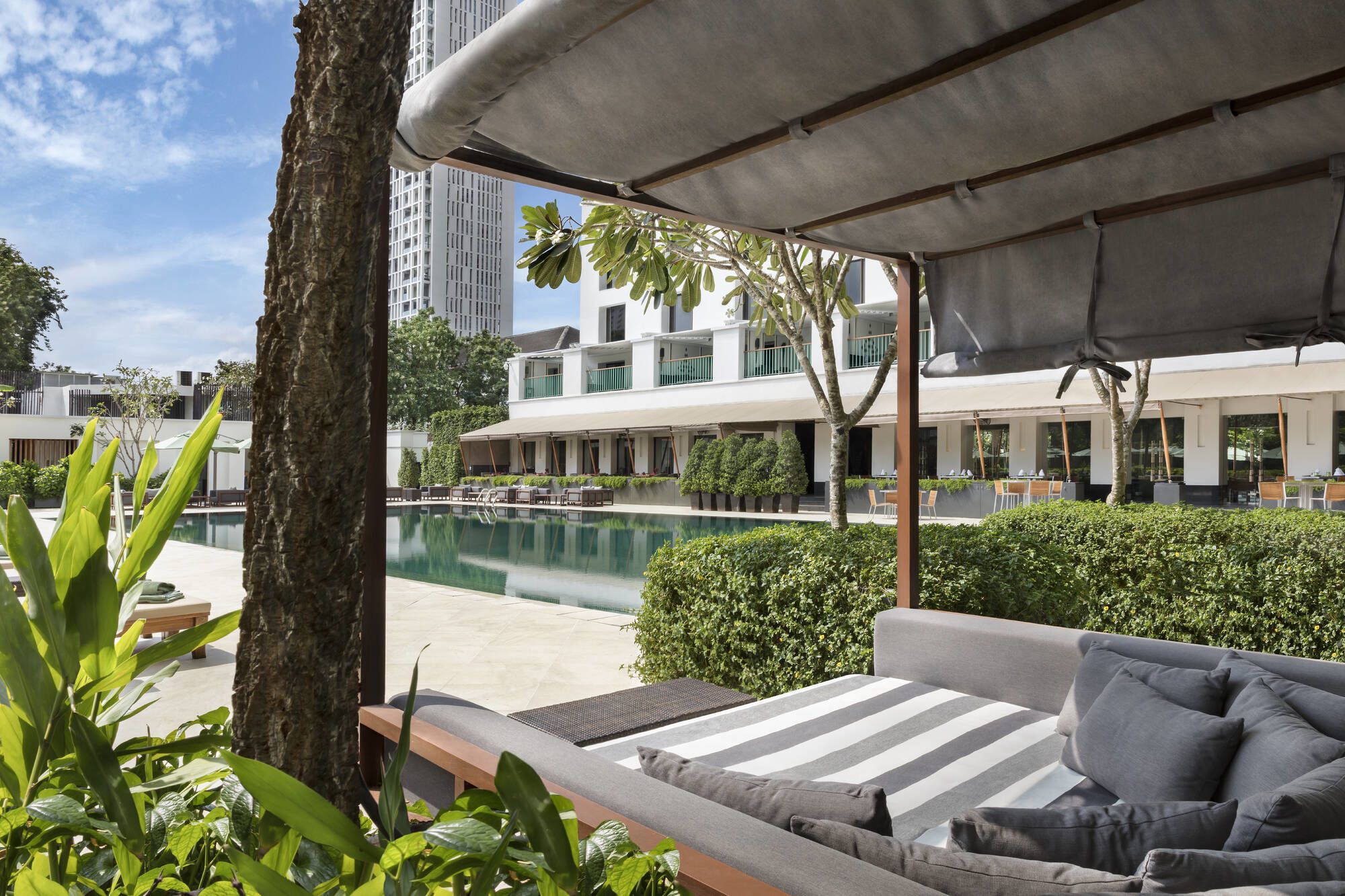 The Sukhothai Bangkok: Cabana at the Pool