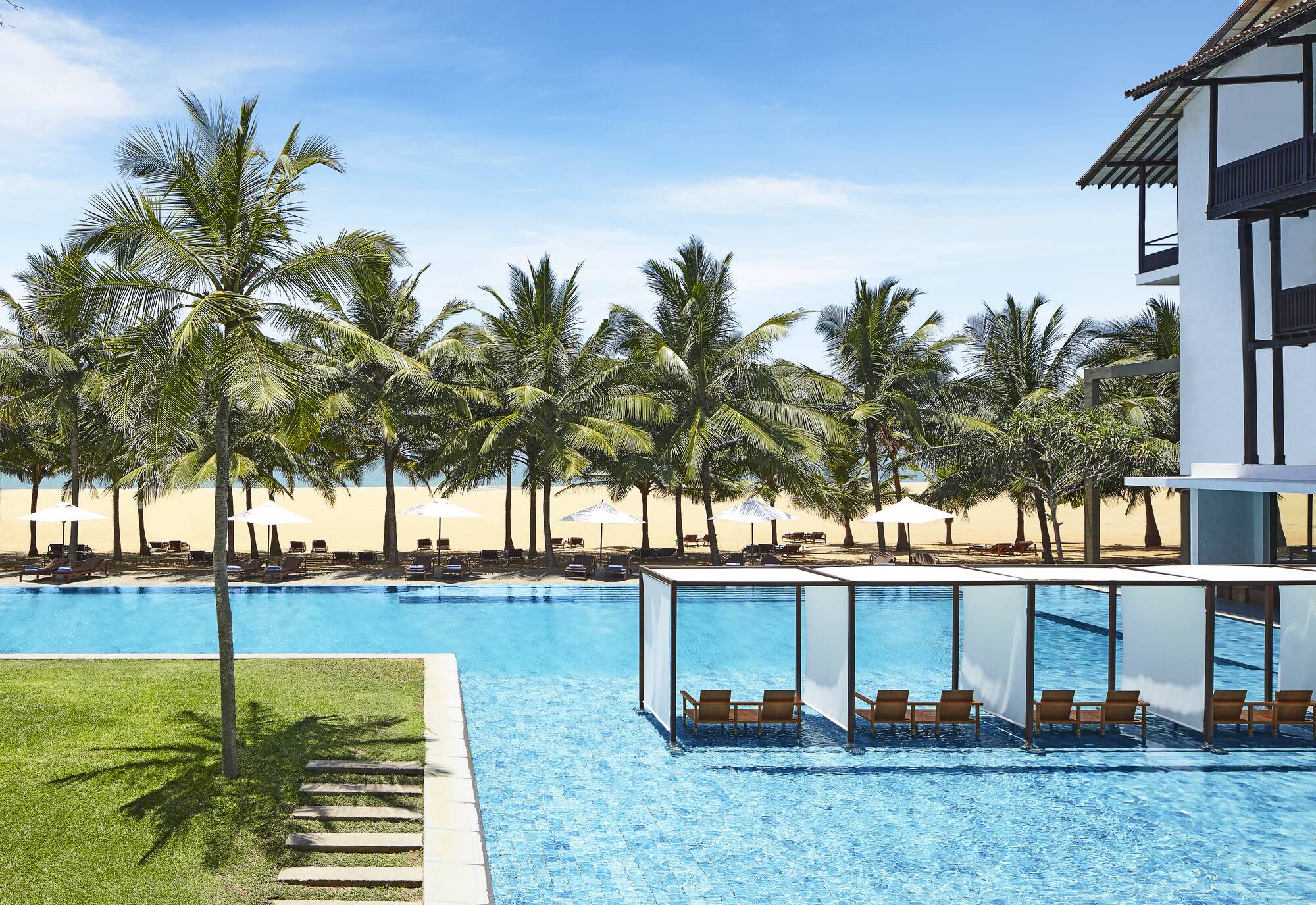 Jetwing Blue in Negombo: Main Pool