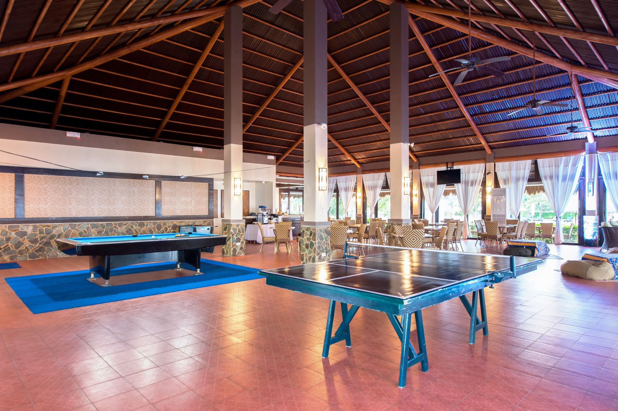 Bohol Beach Club: Taclobo Pavilion Interior