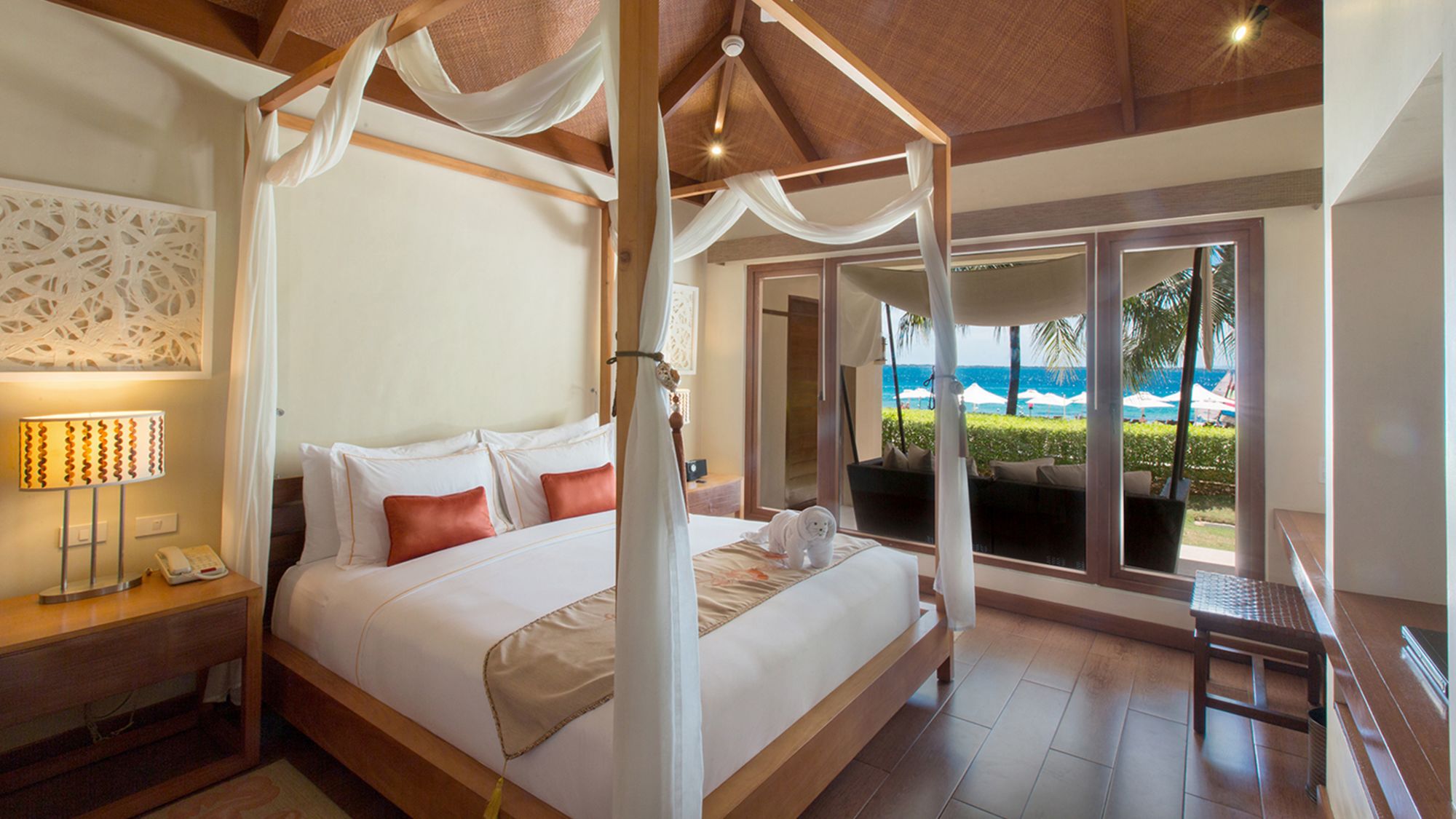Crimson Resort & Spa Mactan in Cebu: Beach Casita