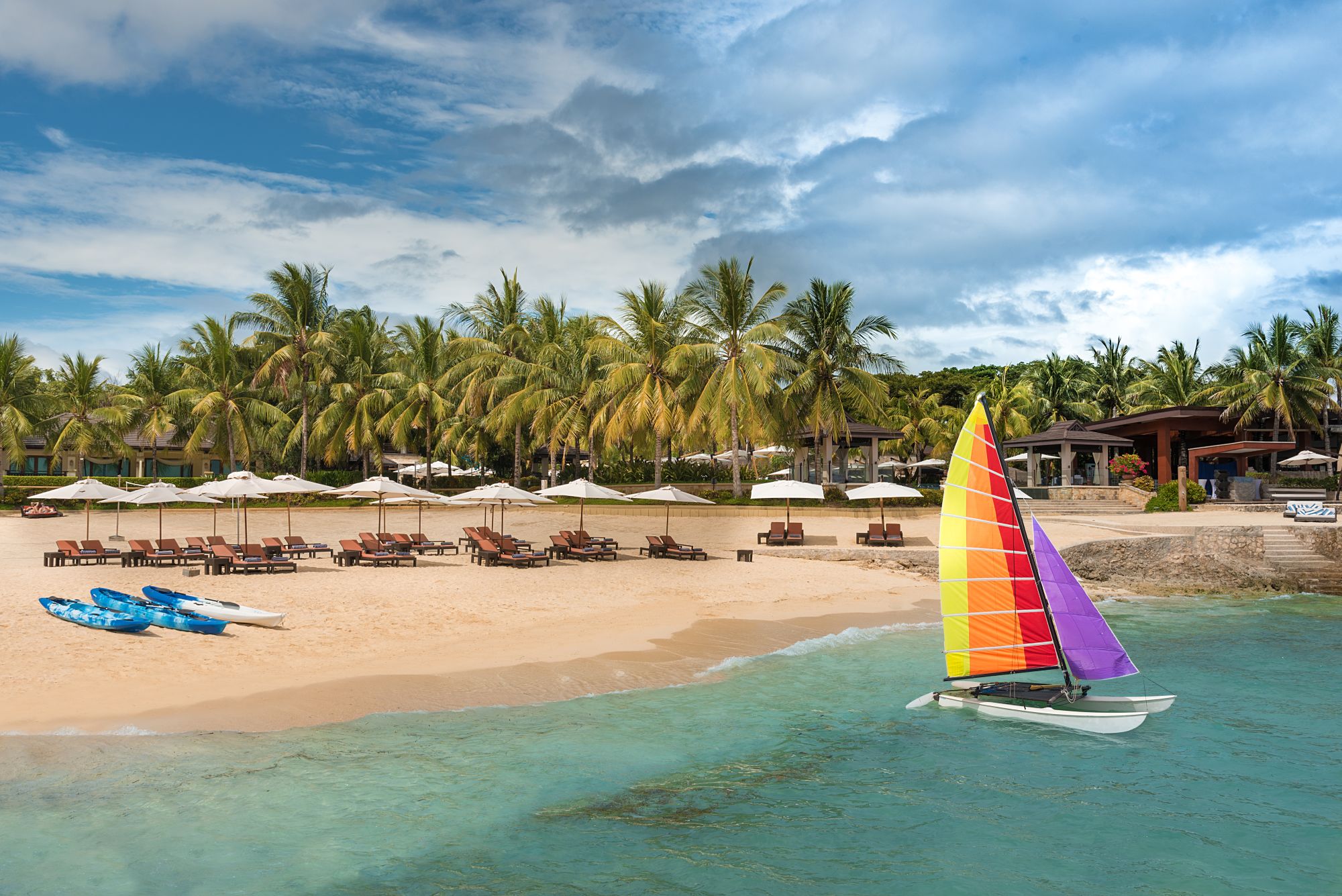 Crimson Resort & Spa Mactan in Cebu: Beach