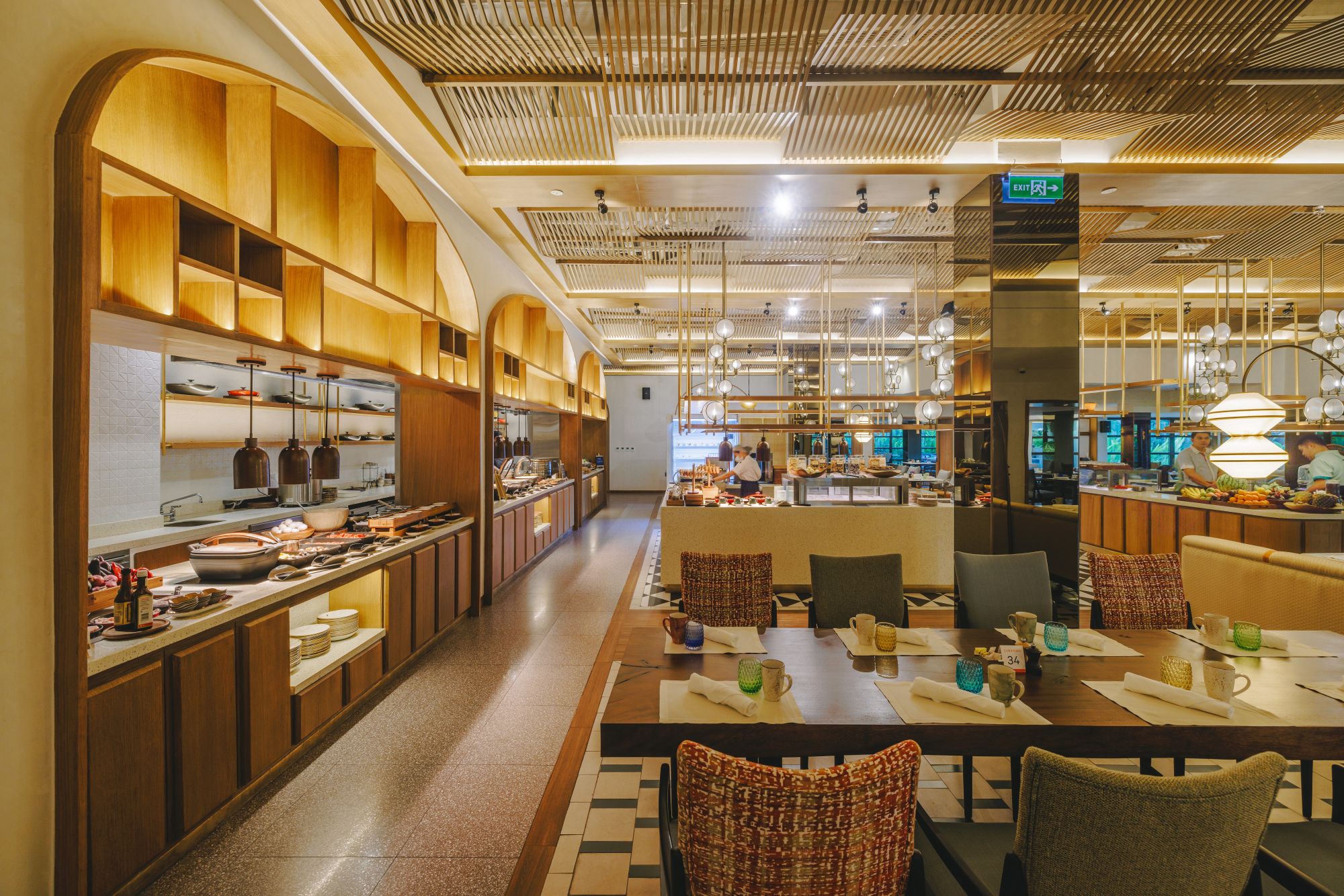 Crimson Resort & Spa Mactan in Cebu: Saffron Café