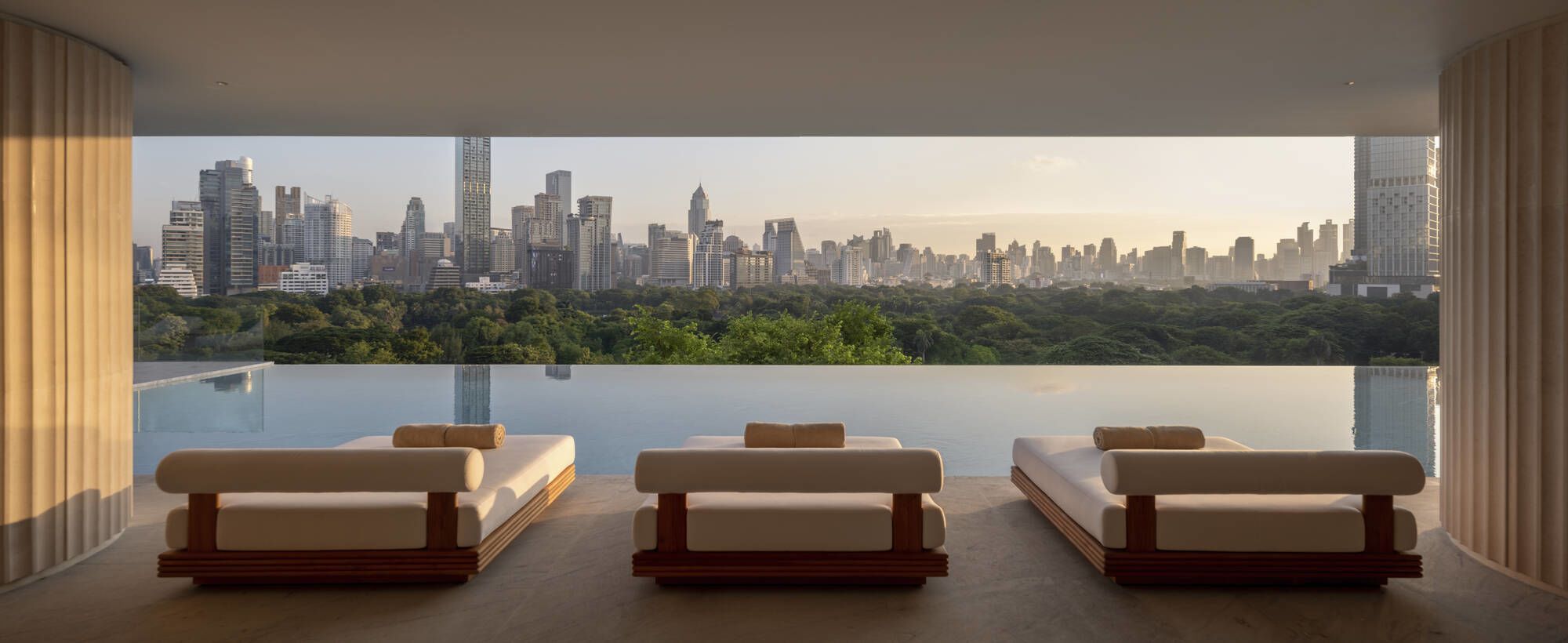 Dusit Thani Bangkok: Infinity Pool