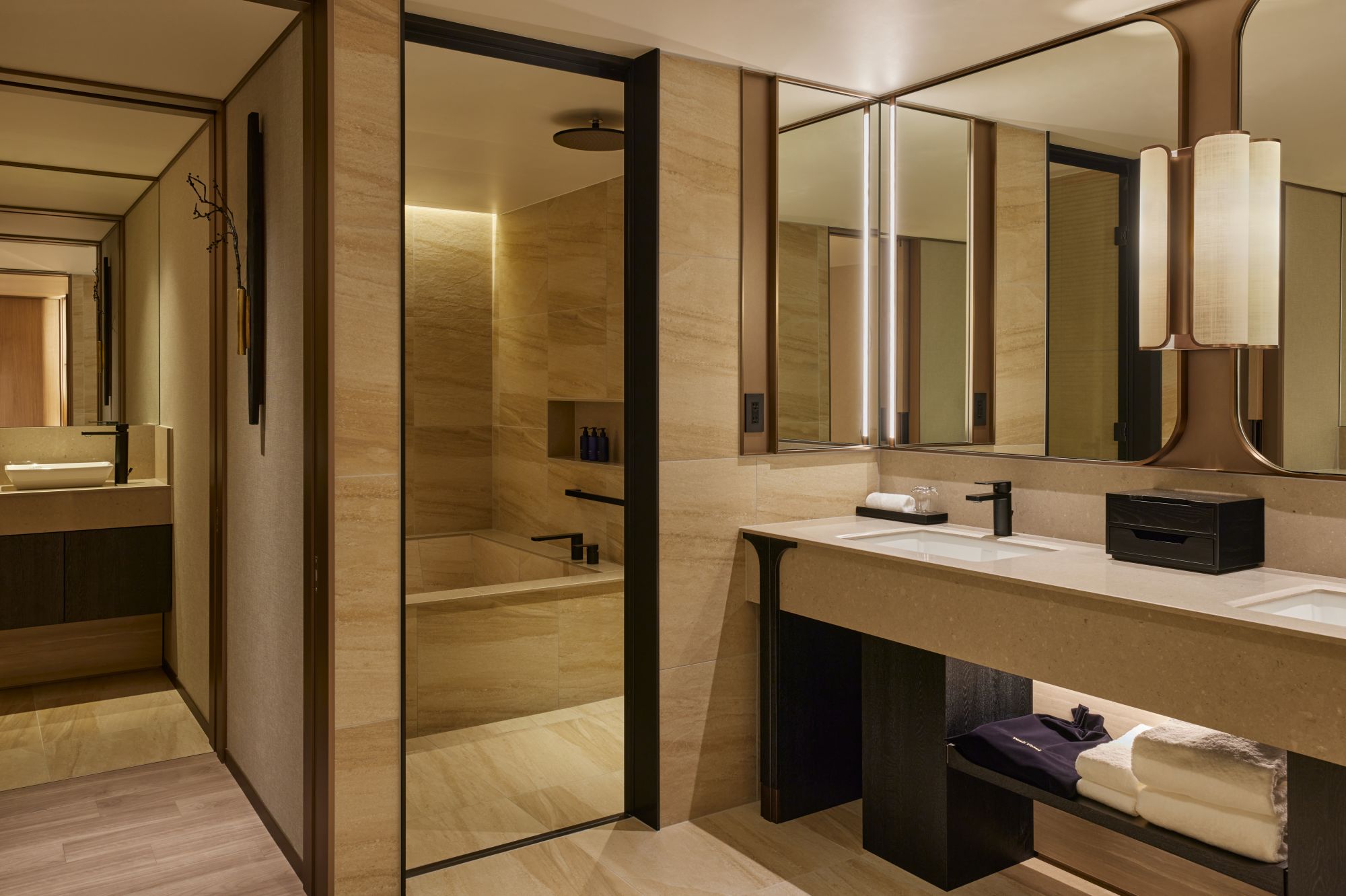 Dusit Thani Kyoto:  Kyoto Suite bathroom