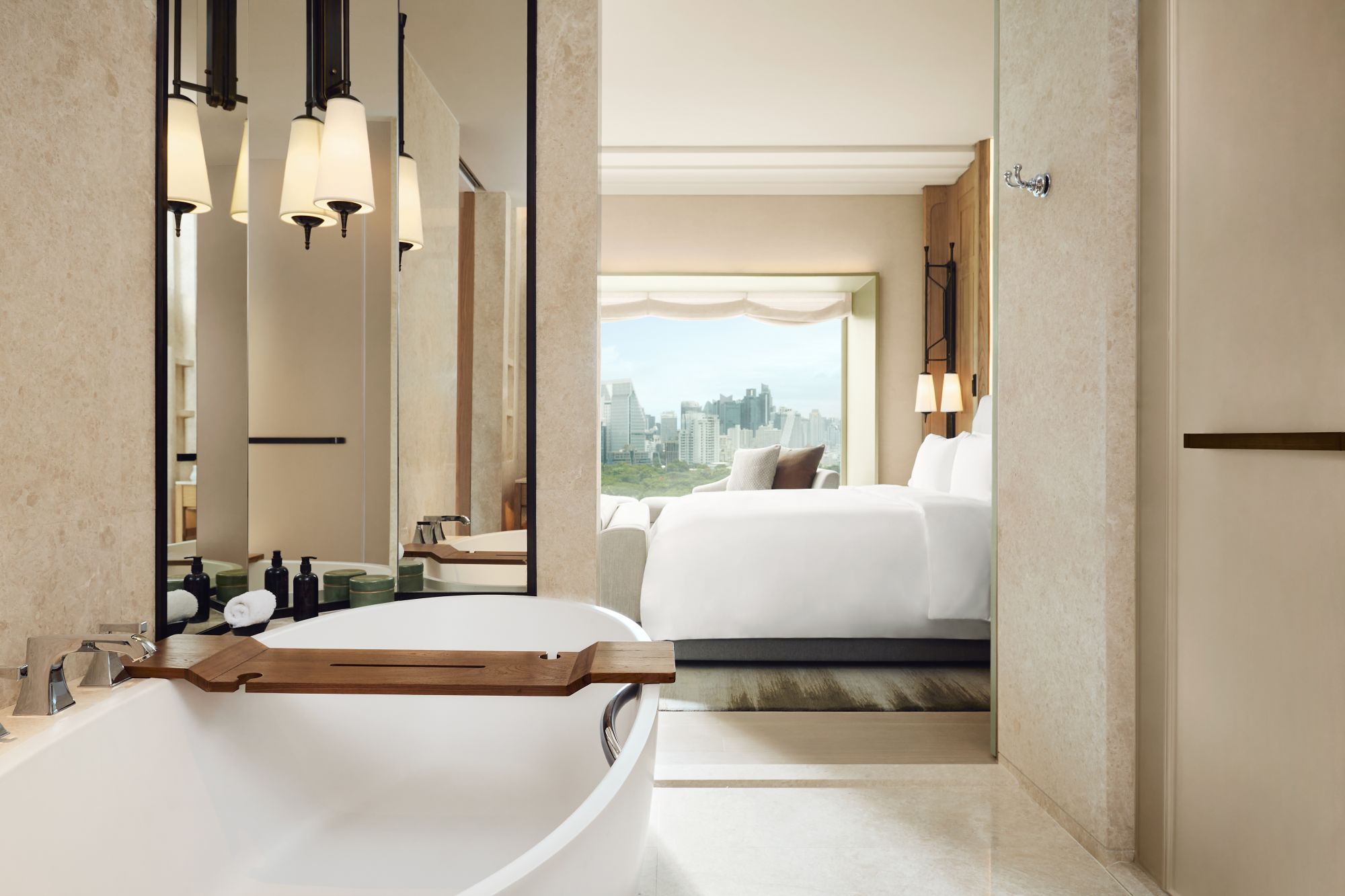 Dusit Thani Bangkok: Deluxe | Bathroom