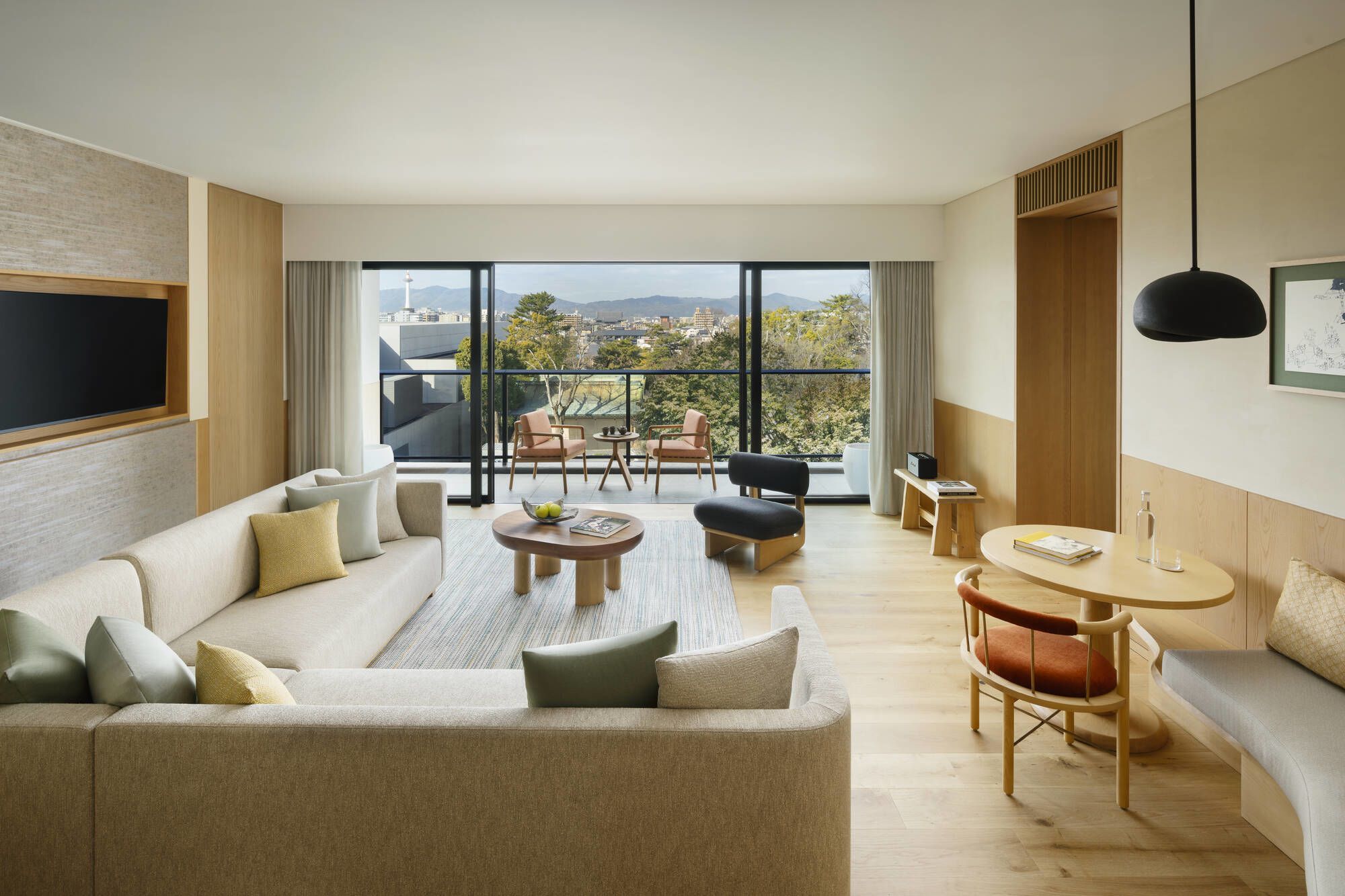 Six Senses Kyoto: Deluxe Suite Garden | livingroom