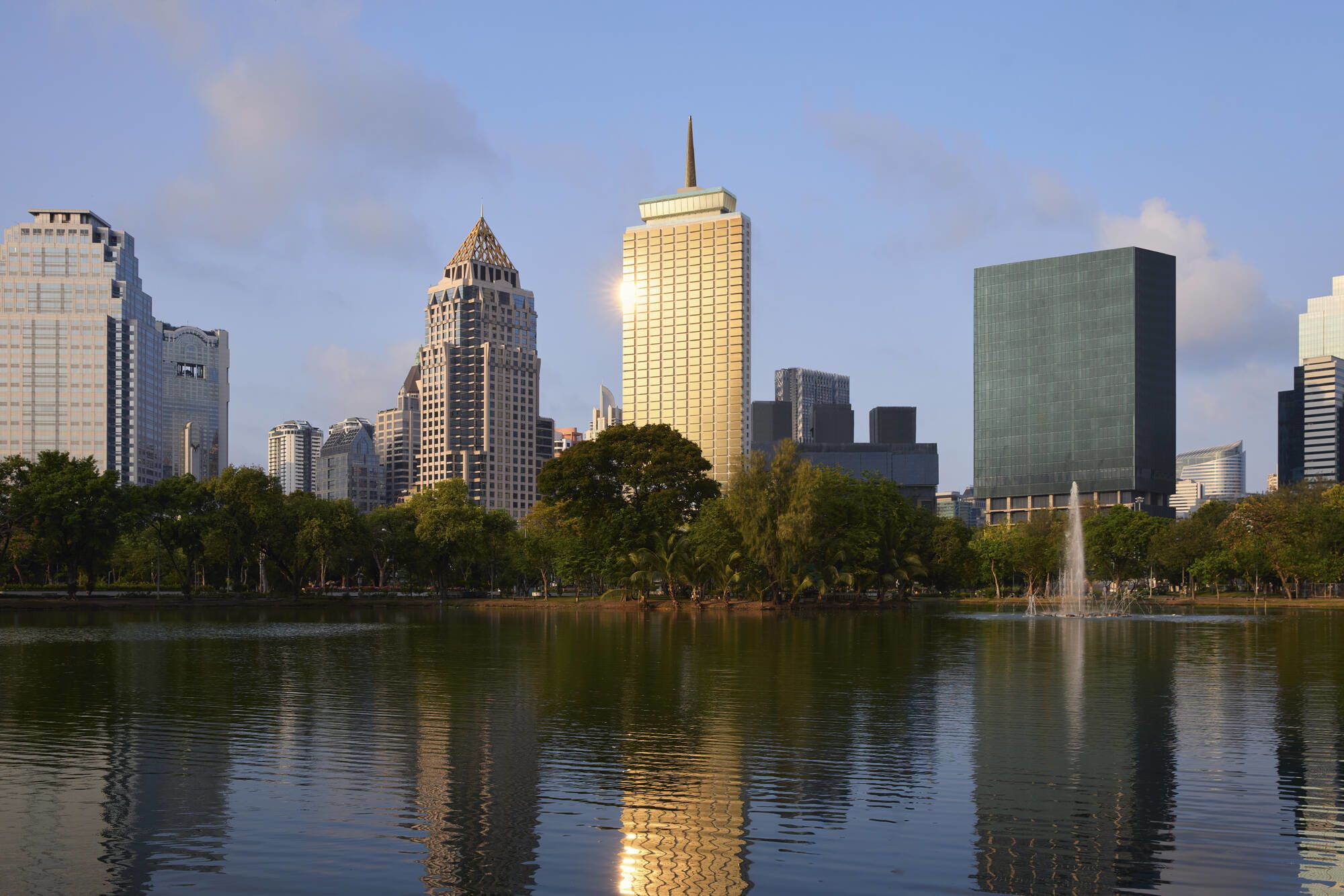Dusit Thani Bangkok: exterior: Landscape