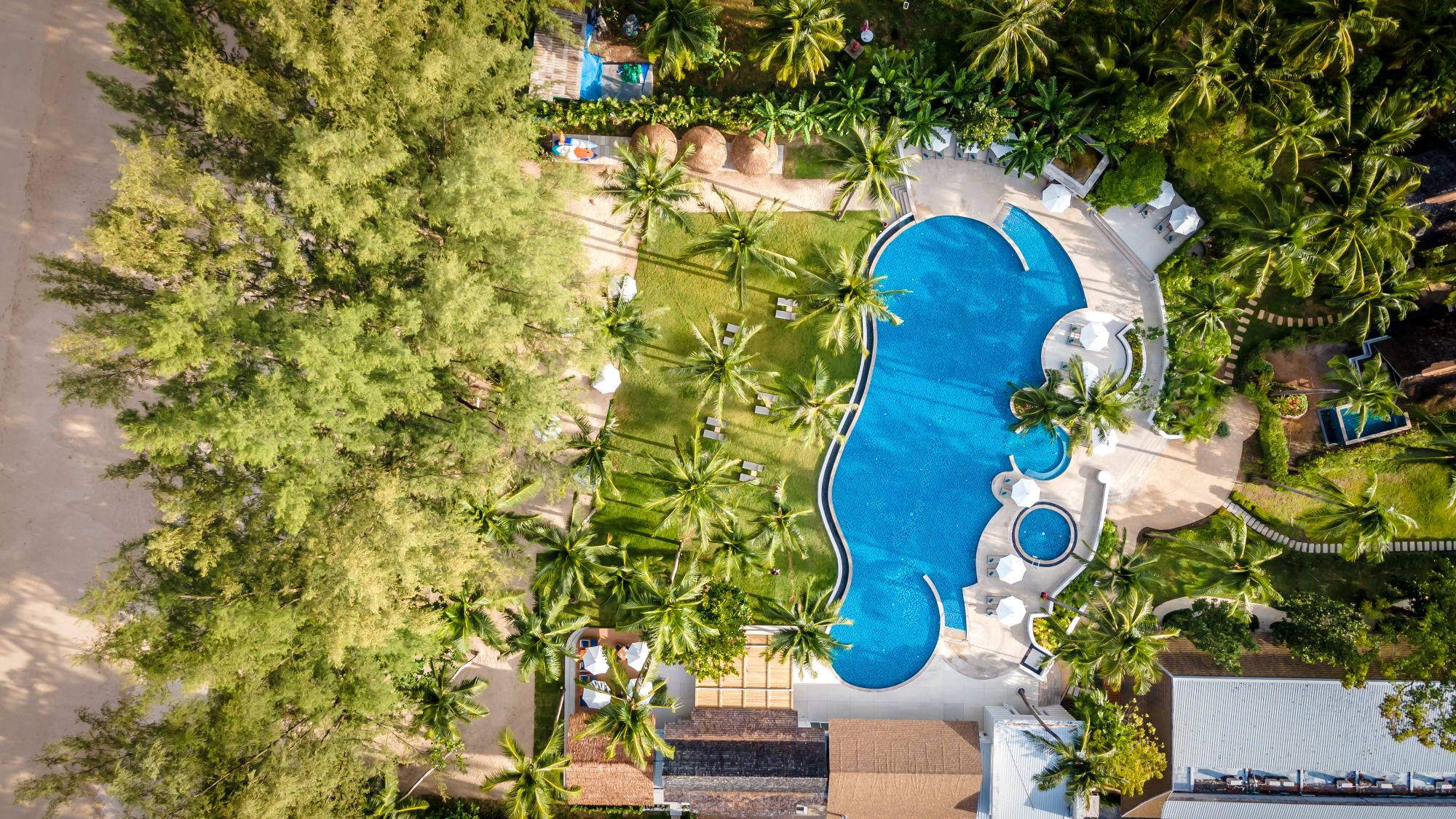 OUTRIGGER Khao Lak Beach Resort: Areal View Pool