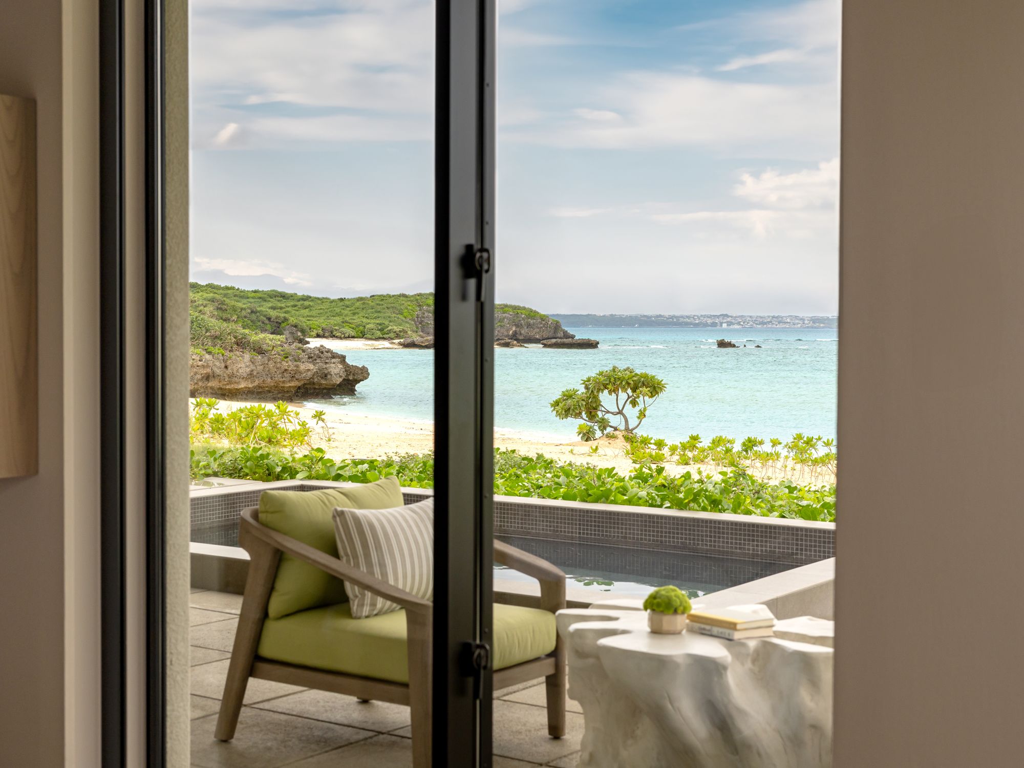 Rosewood Miyakojima: Beachfront Villa | view from inside