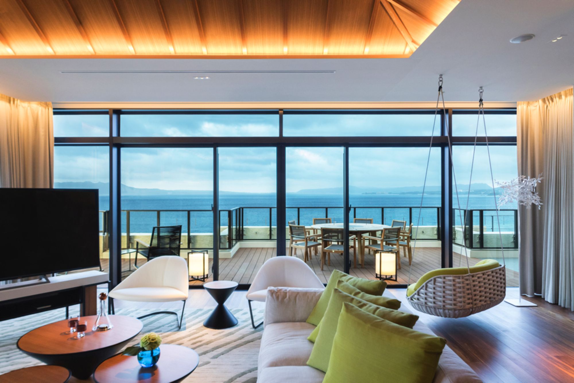 Hyatt Regency Seragaki Island, Okinawa: Seragaki Island Suite | livingroom