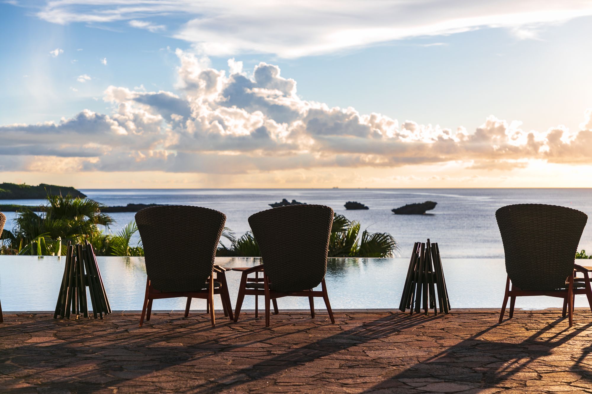 Hyatt Regency Seragaki Island, Okinawa: beach: facilities: Suiban Sunset