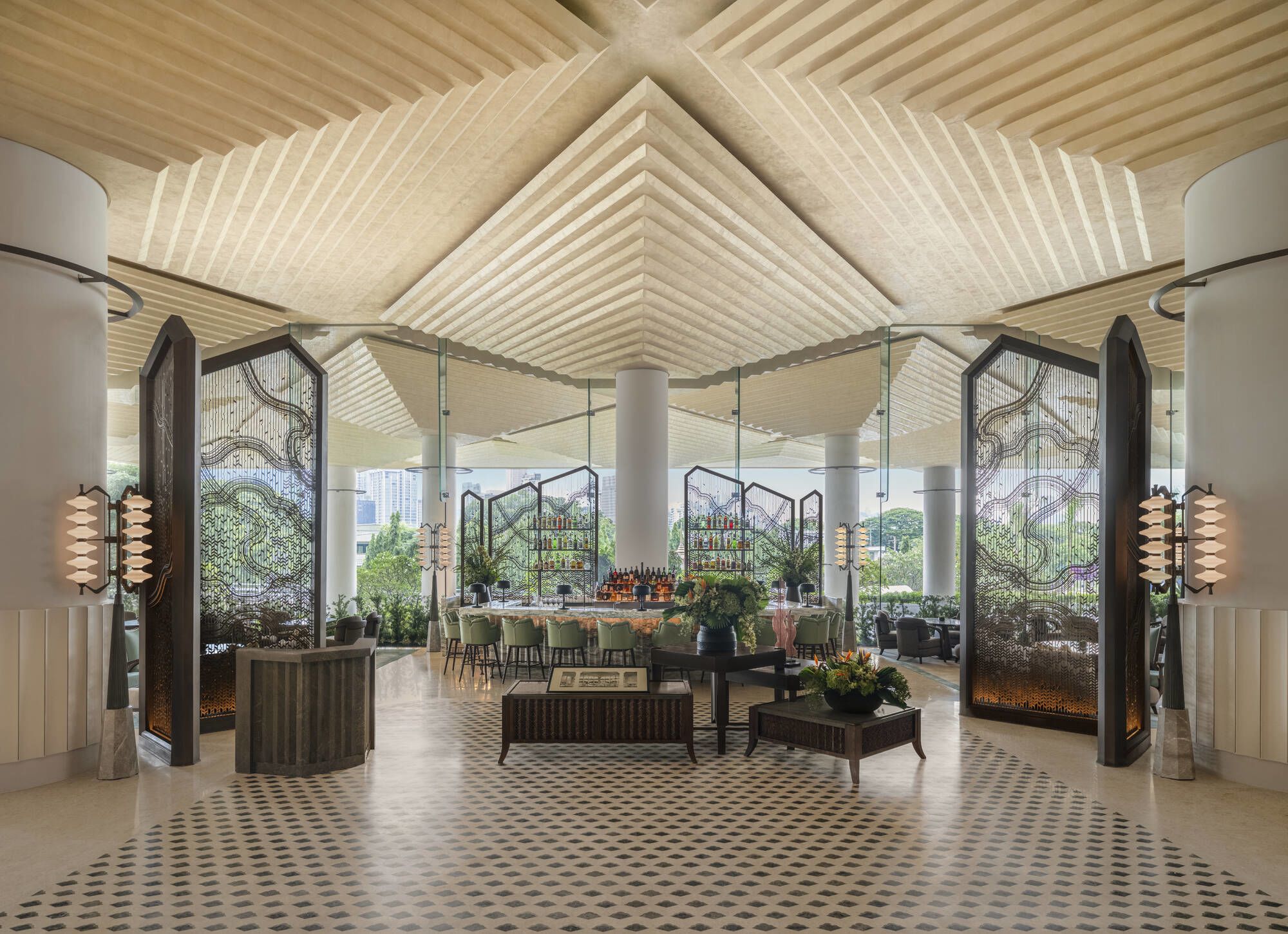 Dusit Thani Bangkok: Grand Lobby Bar