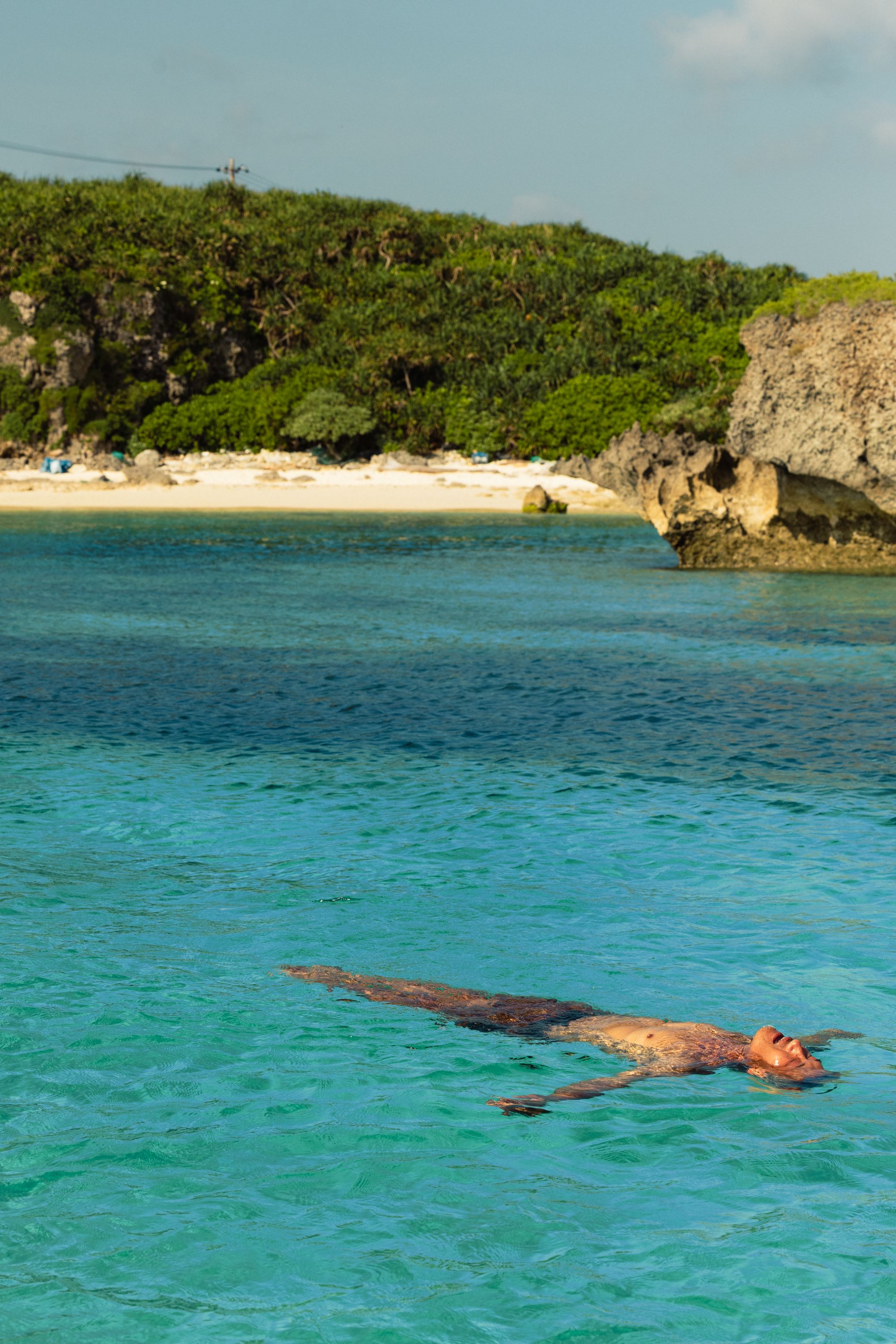 Rosewood Miyakojima: Man swimming in crystal clear water
