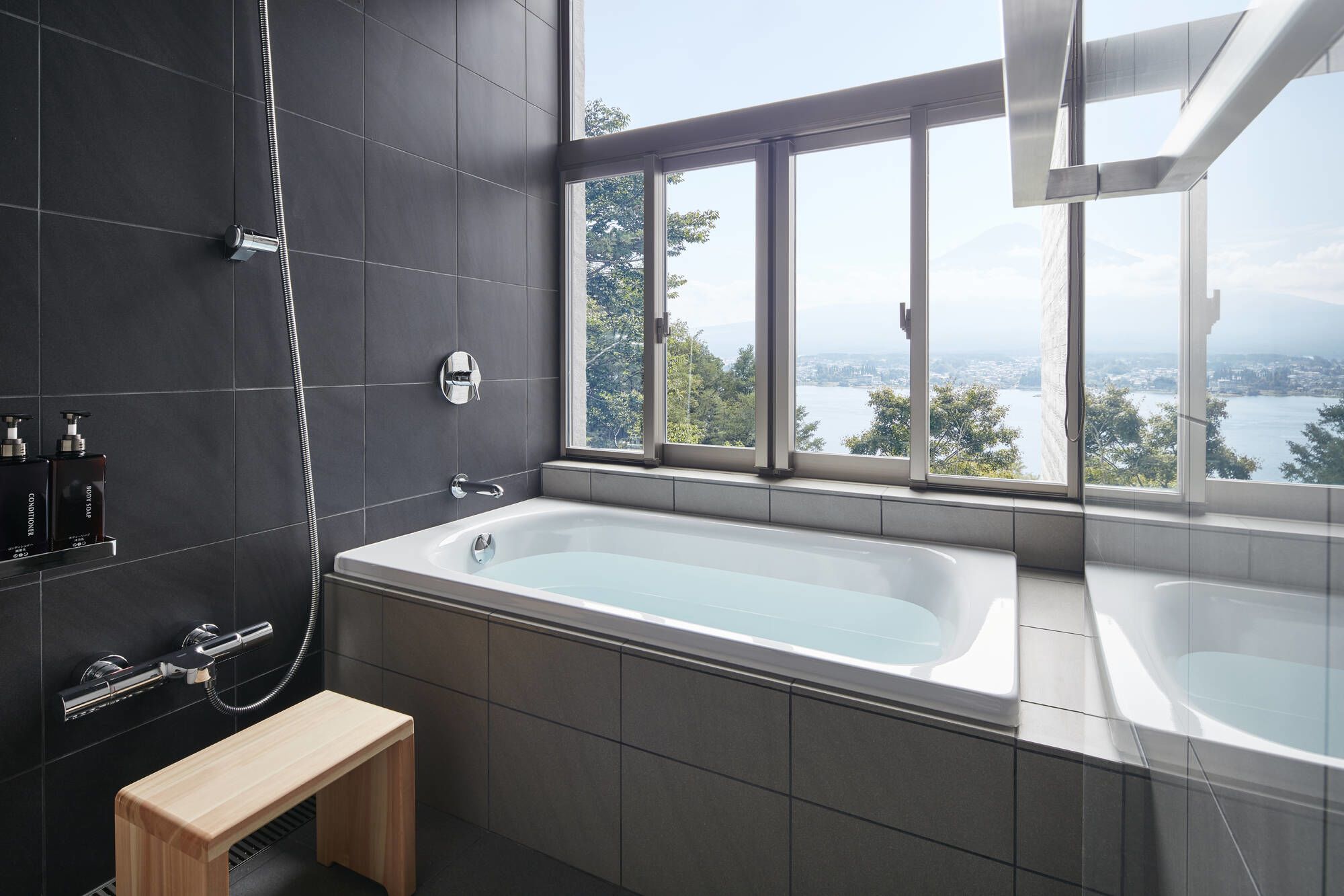 Hoshinoya Fuji à Hakone: T Cabin | bathroom