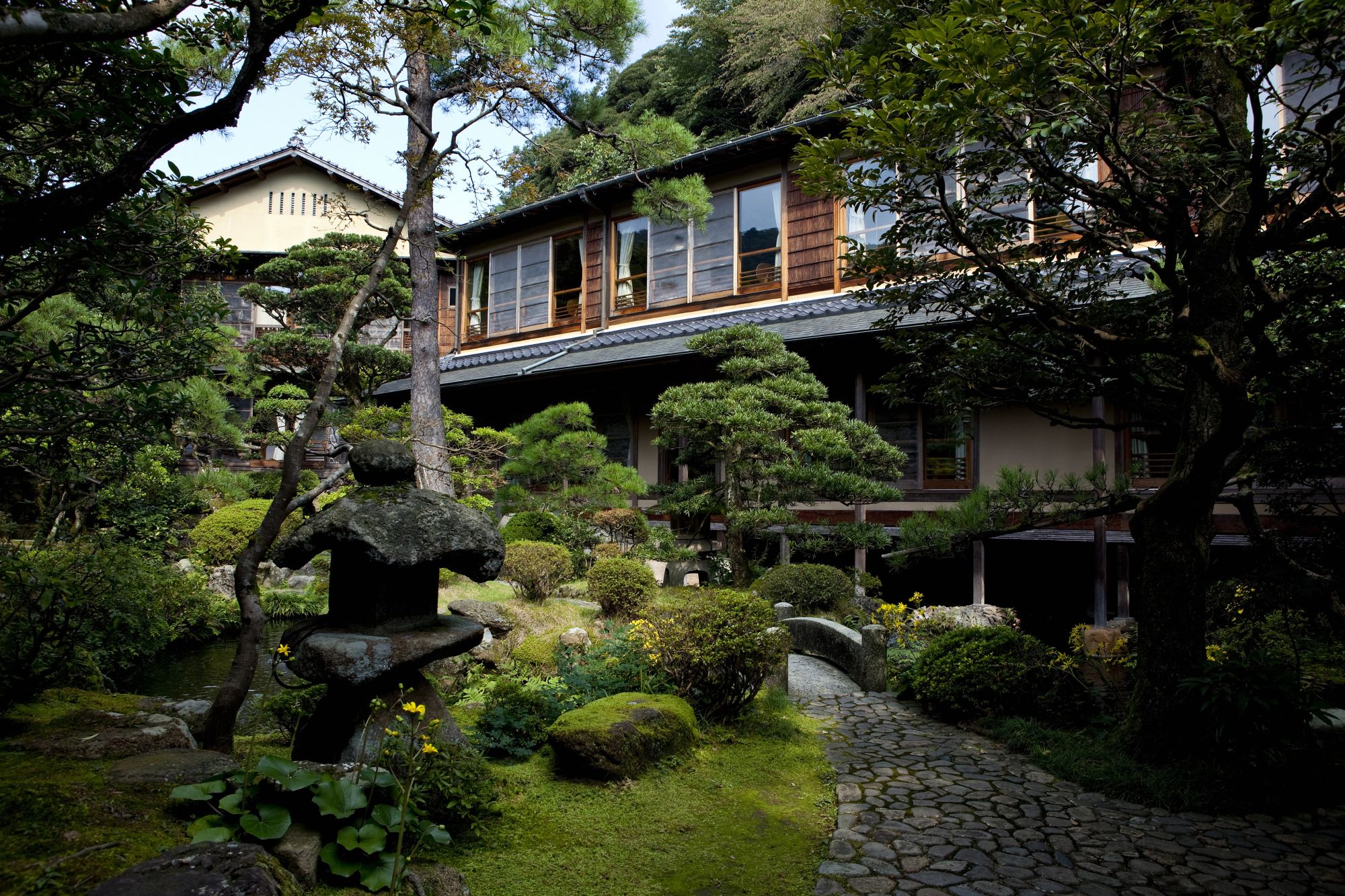 Nishimuraya Honkan à Kinosaki Onsen: Stunning garden