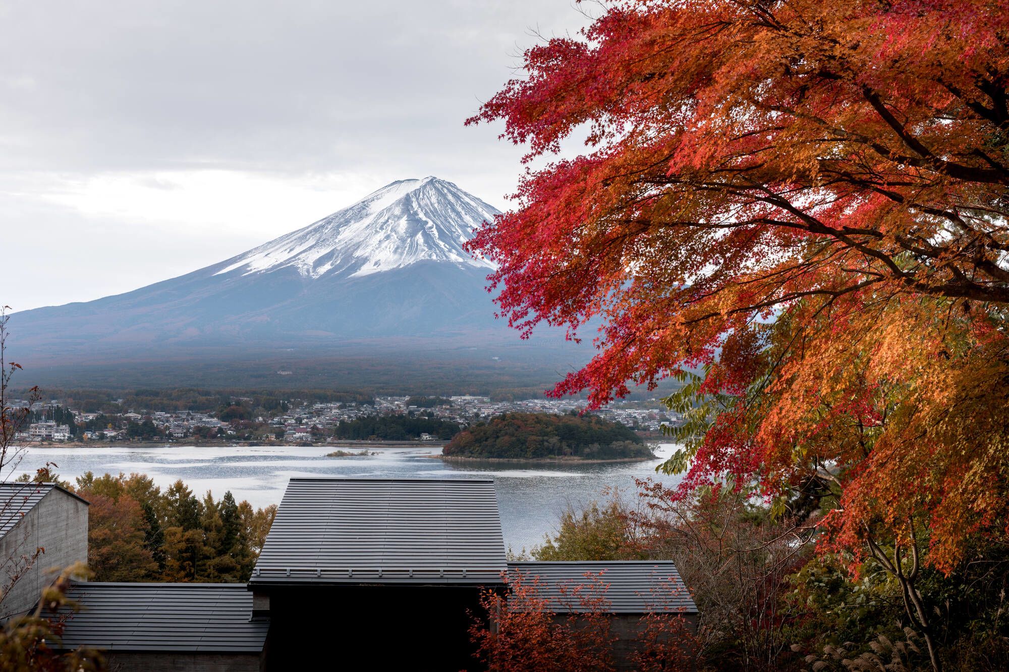 Hoshinoya Fuji à Hakone: Autumn Exterior