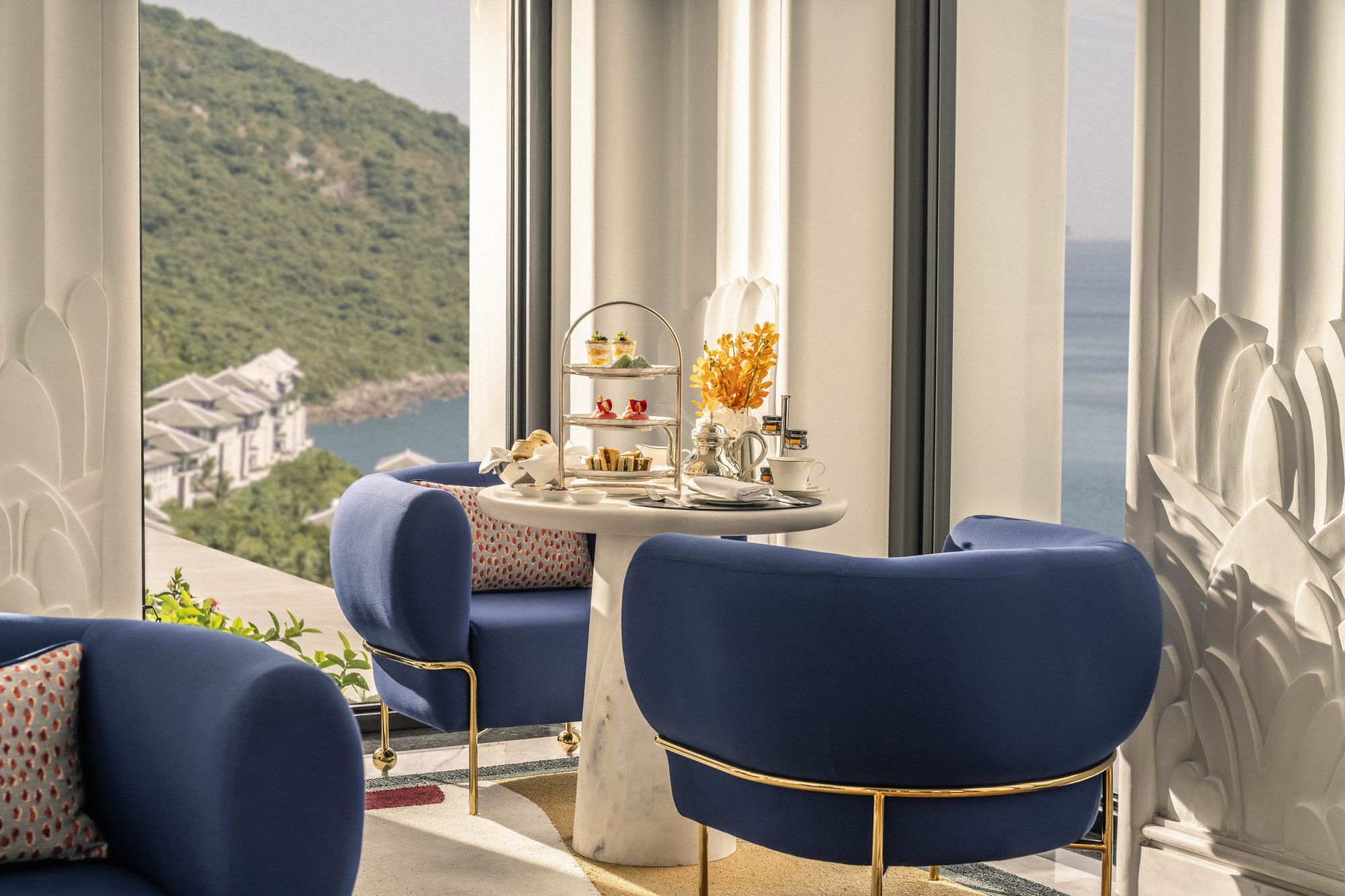 InterContinental Danang Sun Peninsula Resort:  Afternoon at the Club InterContinental Lounge