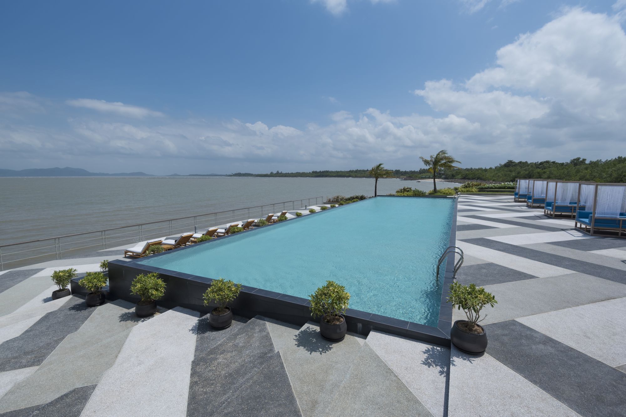 Cove 55 in Kuching: Pool