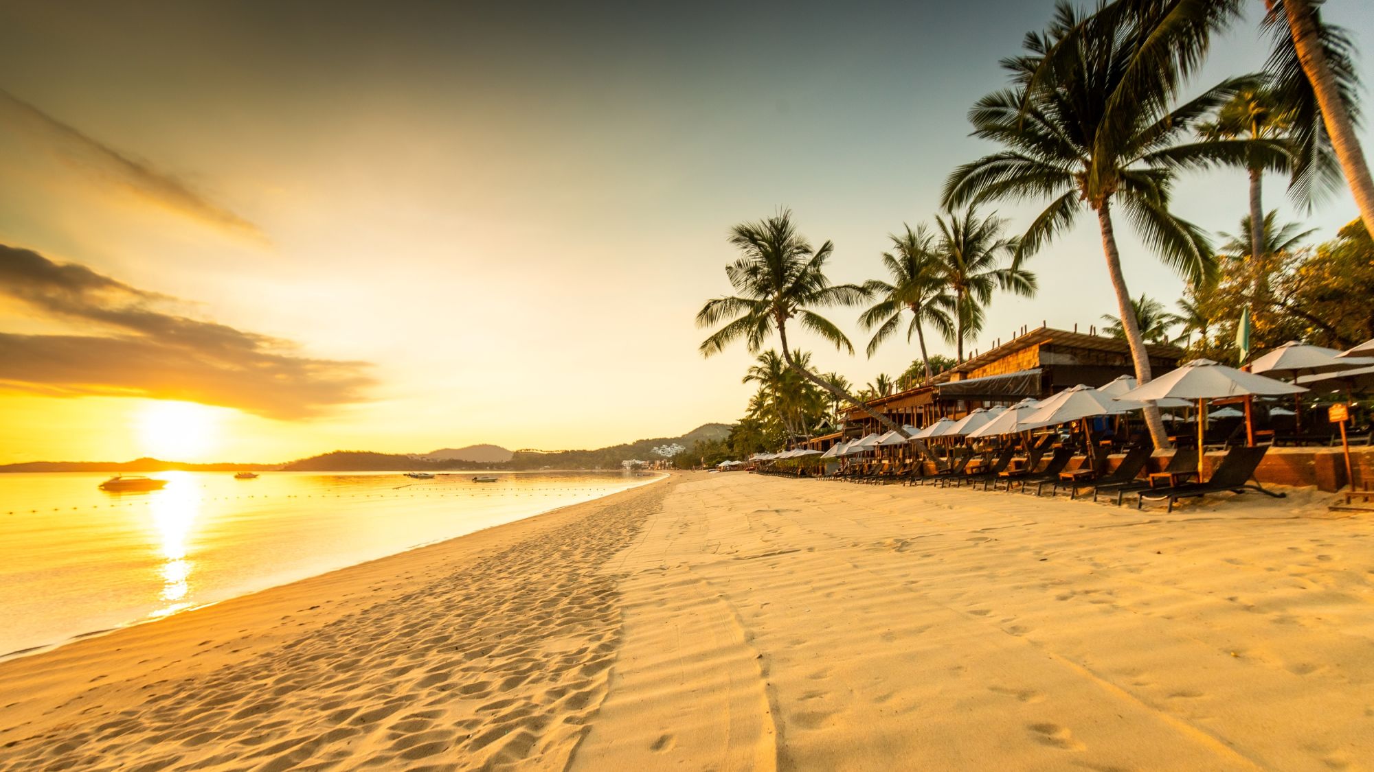 Bandara Spa Resort & Pool Villas in Ko Samui: beach: beach: opinion: Sunset at the Beach