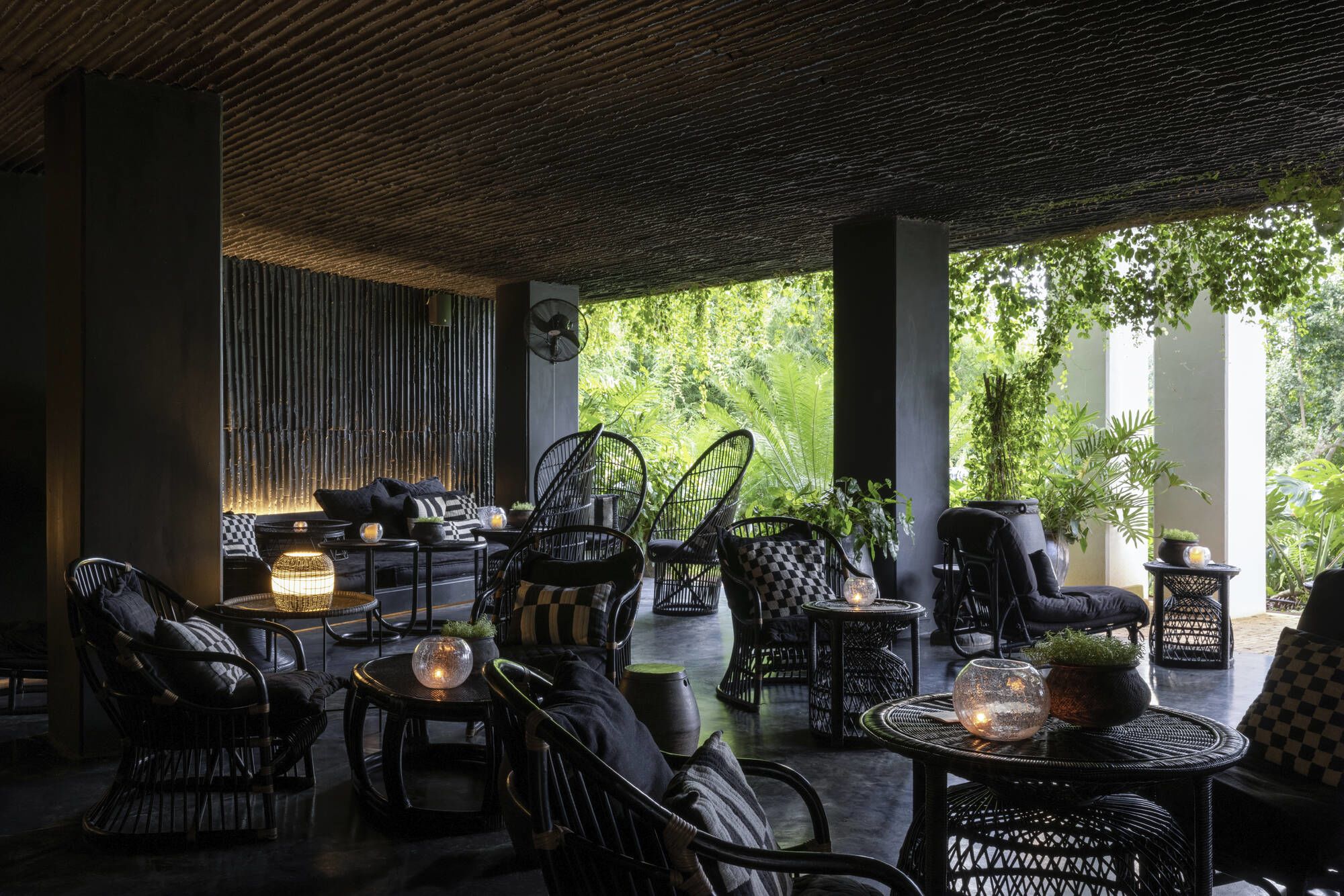 Raya Heritage in Chiang Mai: Baan Ta Bar & Lounge
