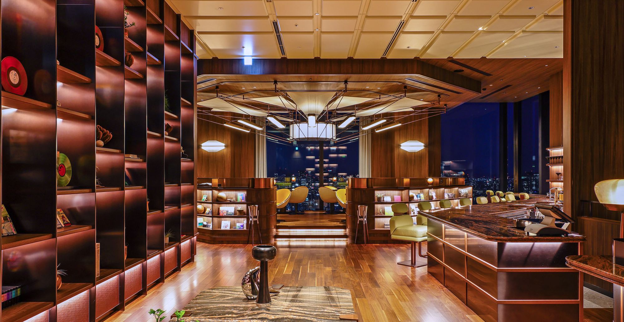 Centara Grand Hotel Osaka: Smoke and Spin Lounge