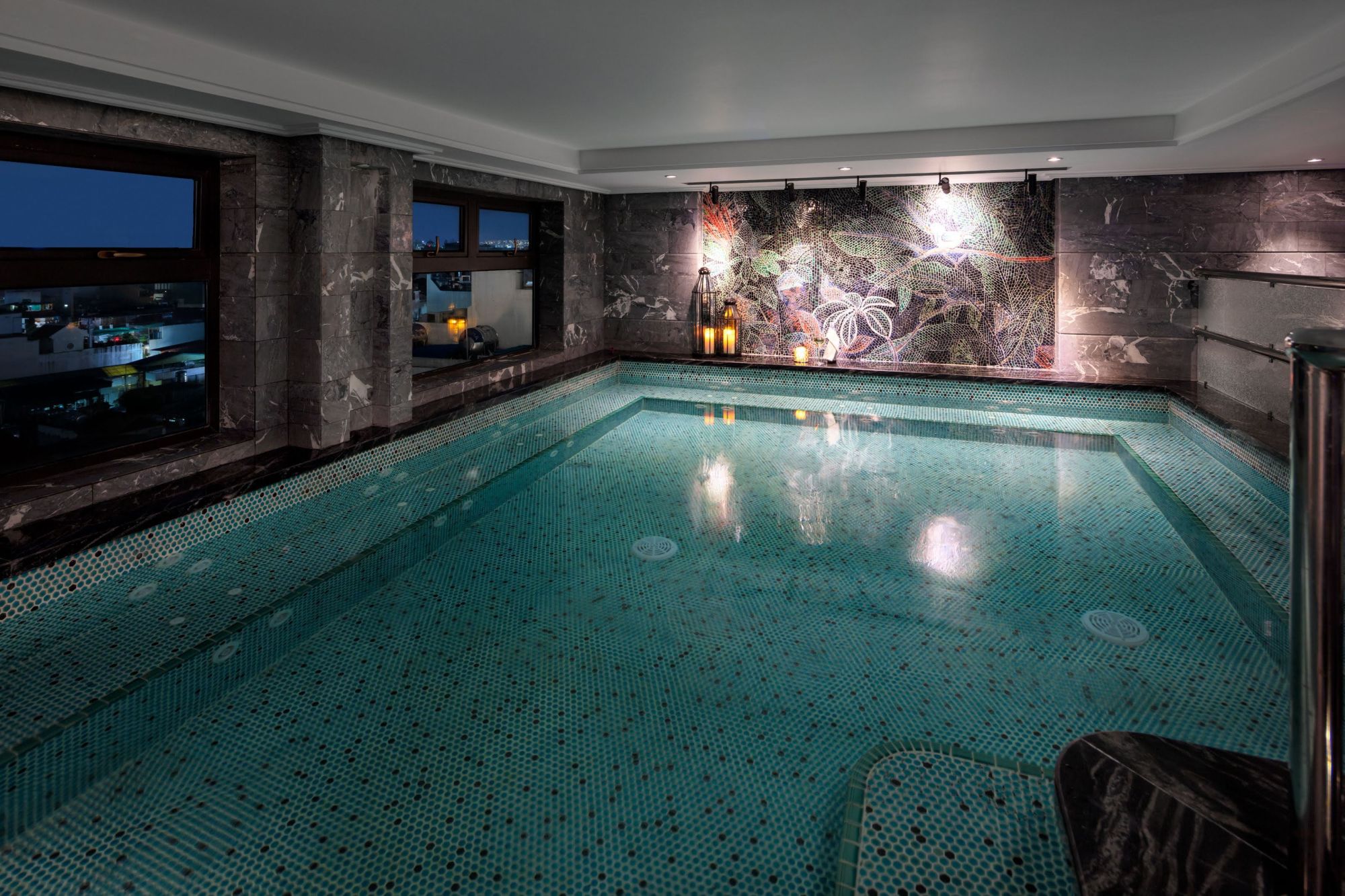 Peridot Grand Luxury Boutique Hotel à Hanoi: Indoor Jacuzzi