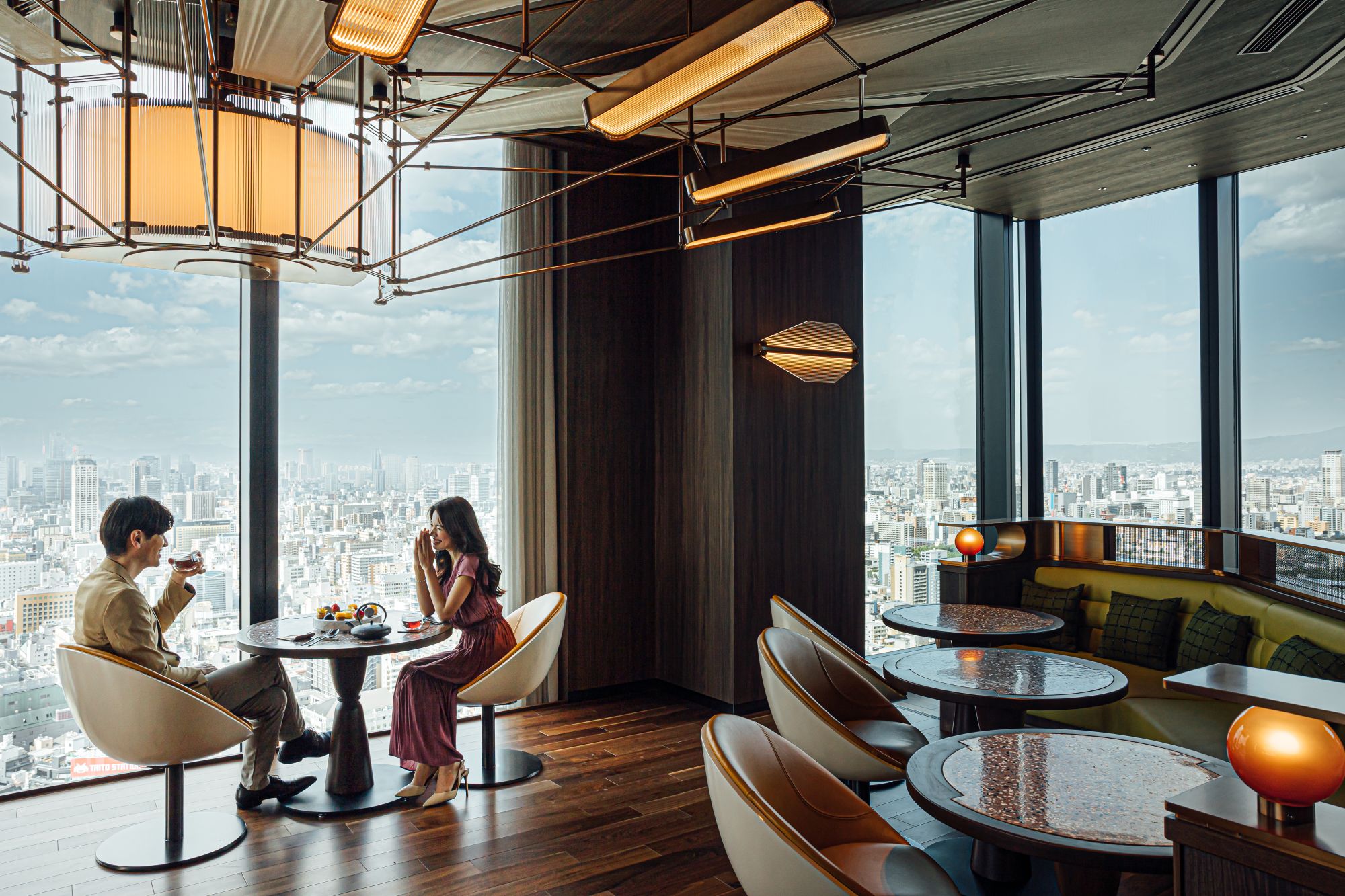 Centara Grand Hotel Osaka: Smoke and Spin Lounge