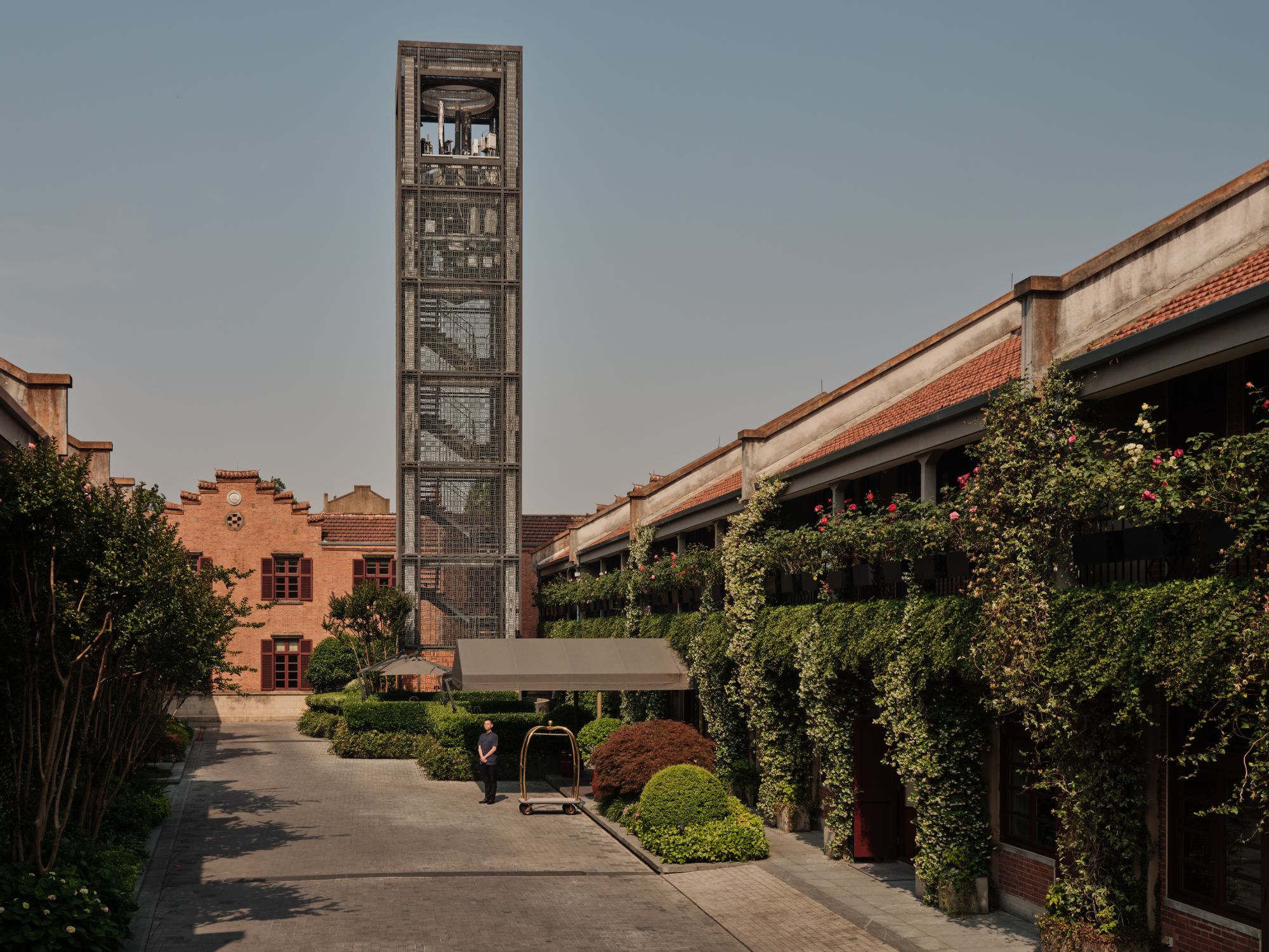 Capella Shanghai: Hotel Courtyard